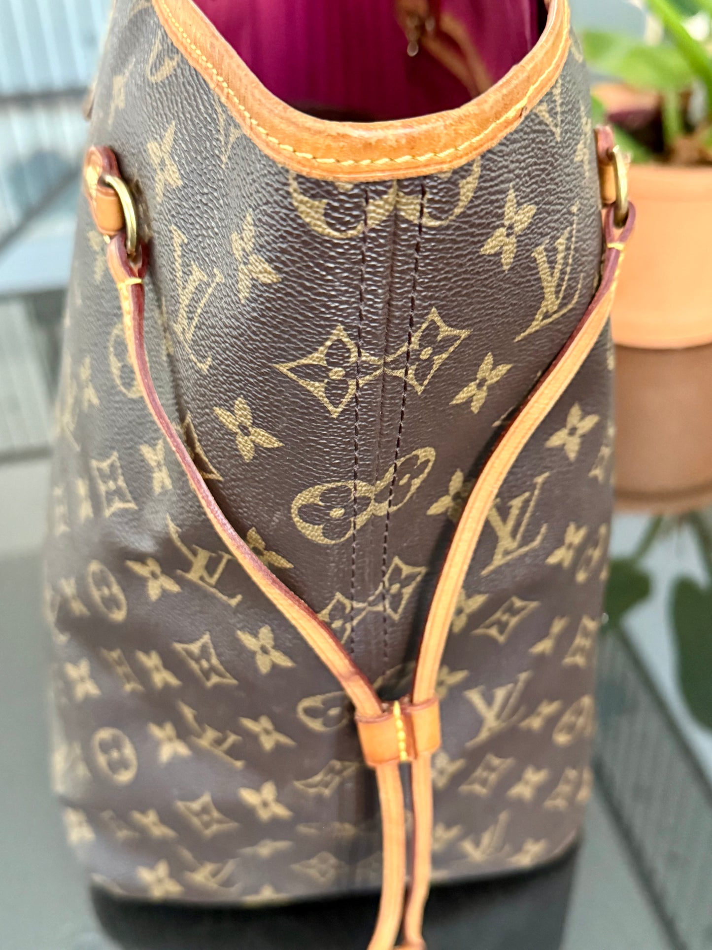 Neverfull GM in Peony with Dustbag 🗓️ Year: 2016