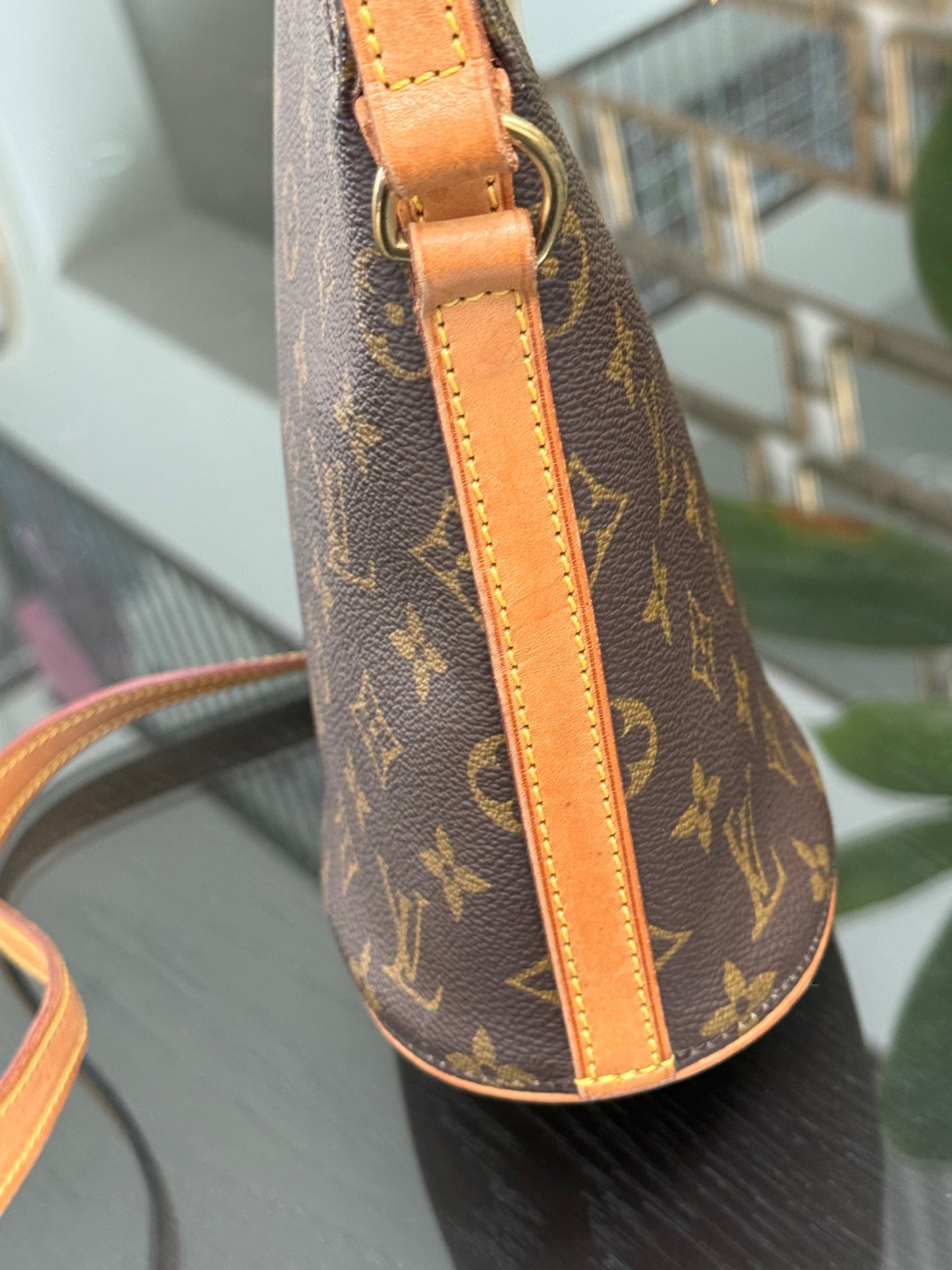 Drouot Crossbody
π
Year: 1996