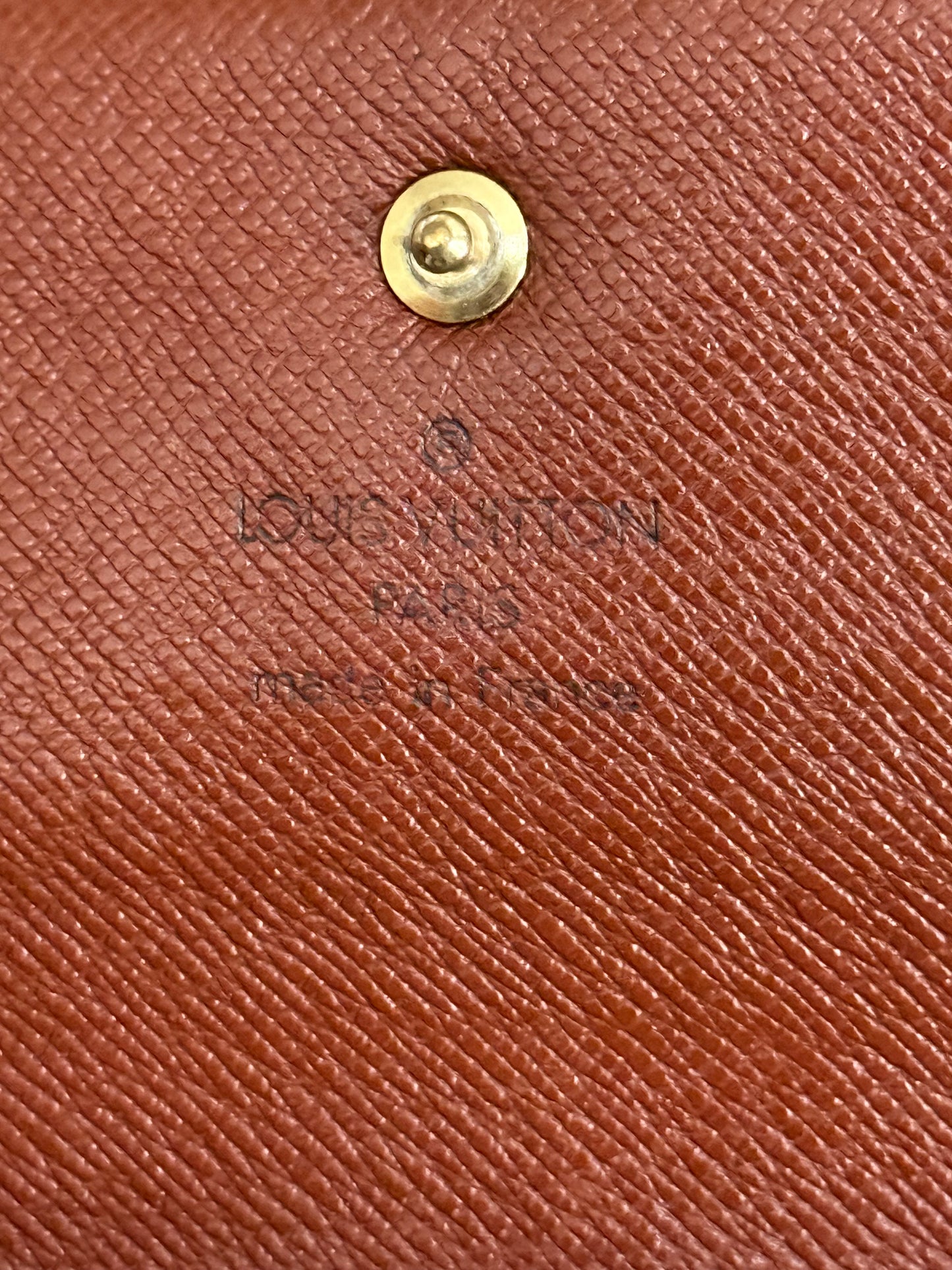International Wallet in Monogram 🗓️ Year: 2001