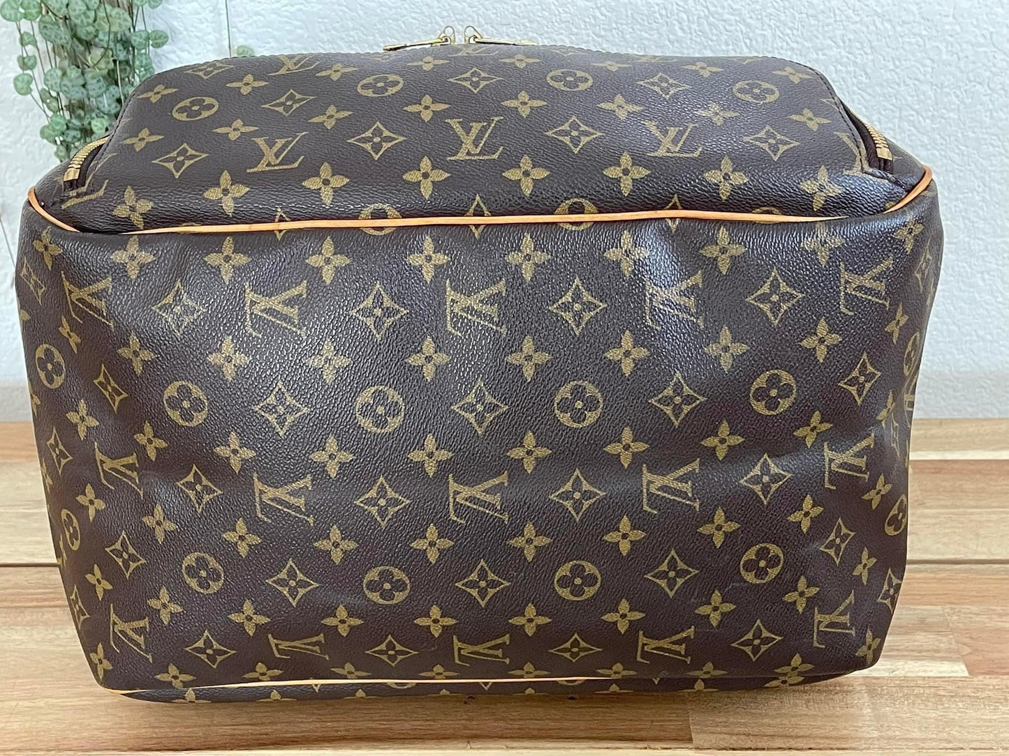 Evasion MM in Monogram - π
Year: 1999