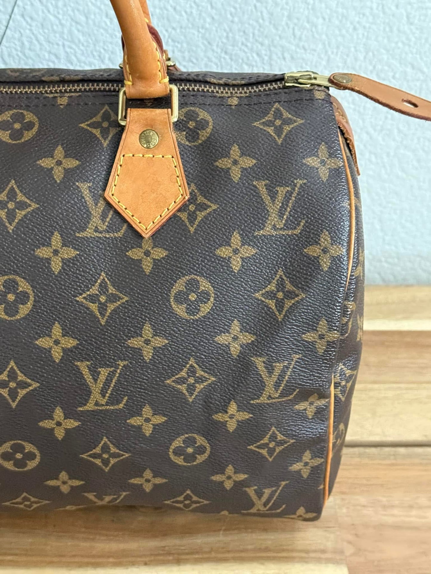 Speedy 30 with π Lock & Key - π
Year: 1995