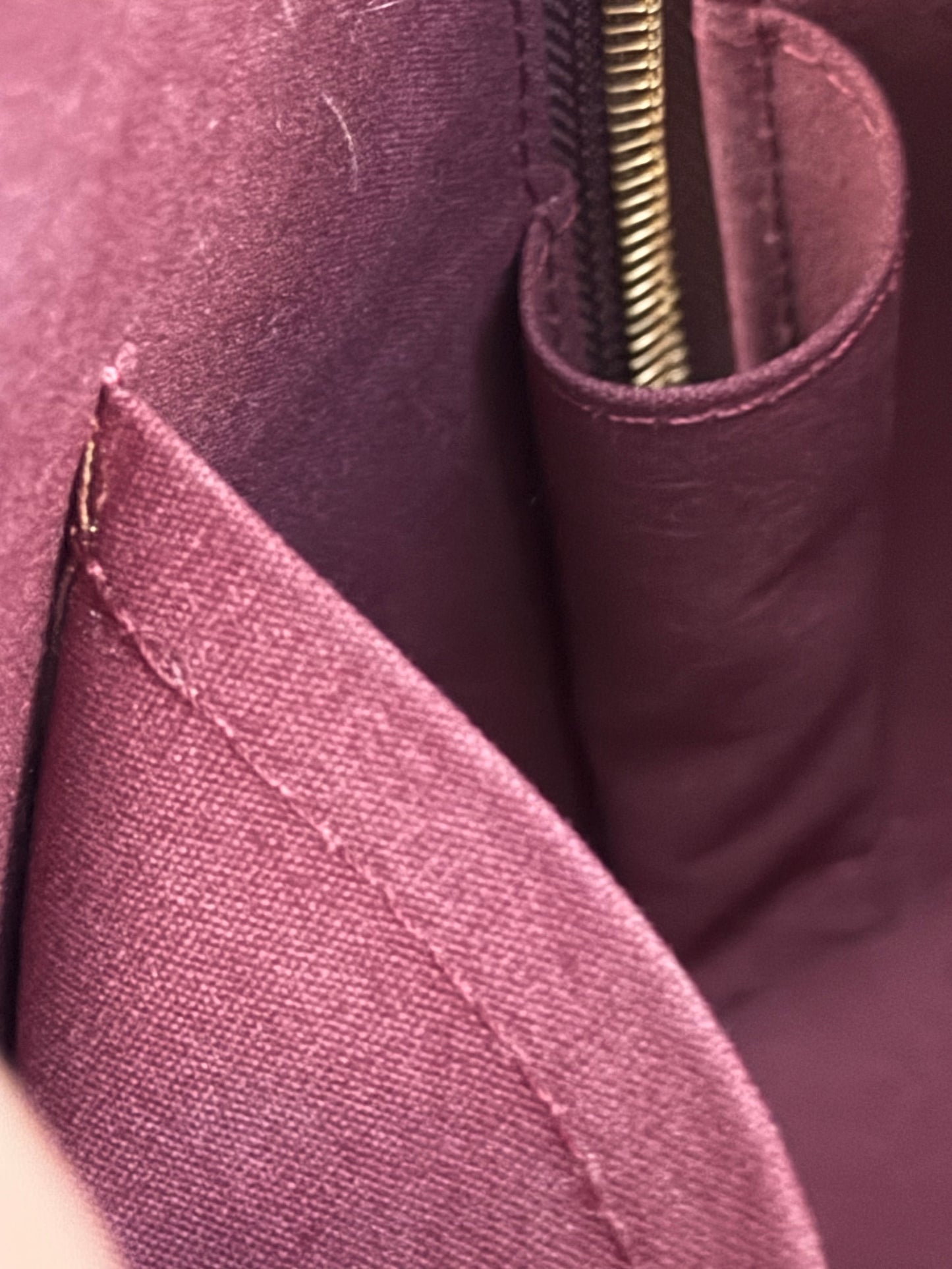 Vernis Alma PM Amarante with Lock π and key, clochette and Dustbag π