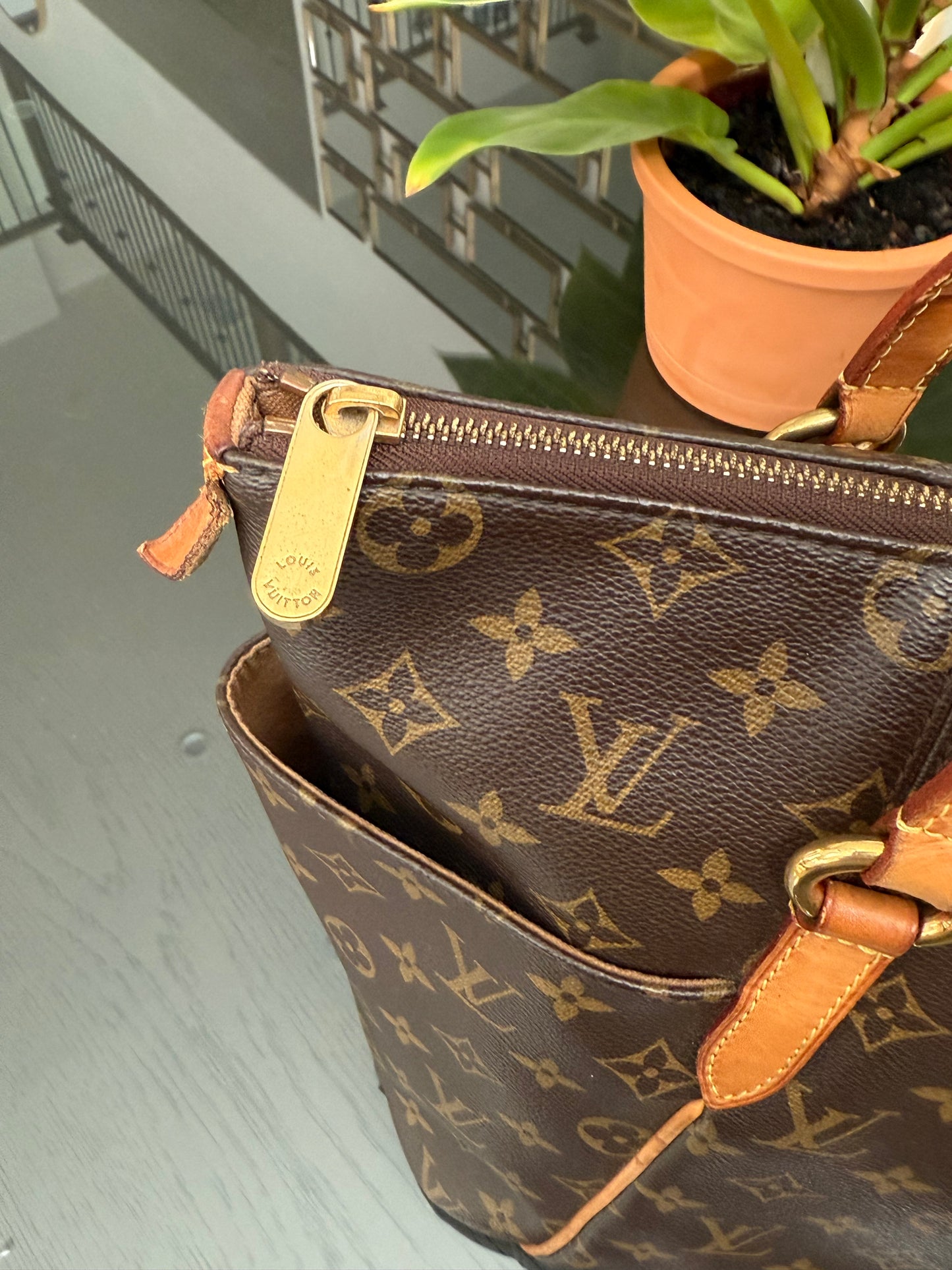 Totally MM with Dustbag and Insert Organizer -Year: 2010