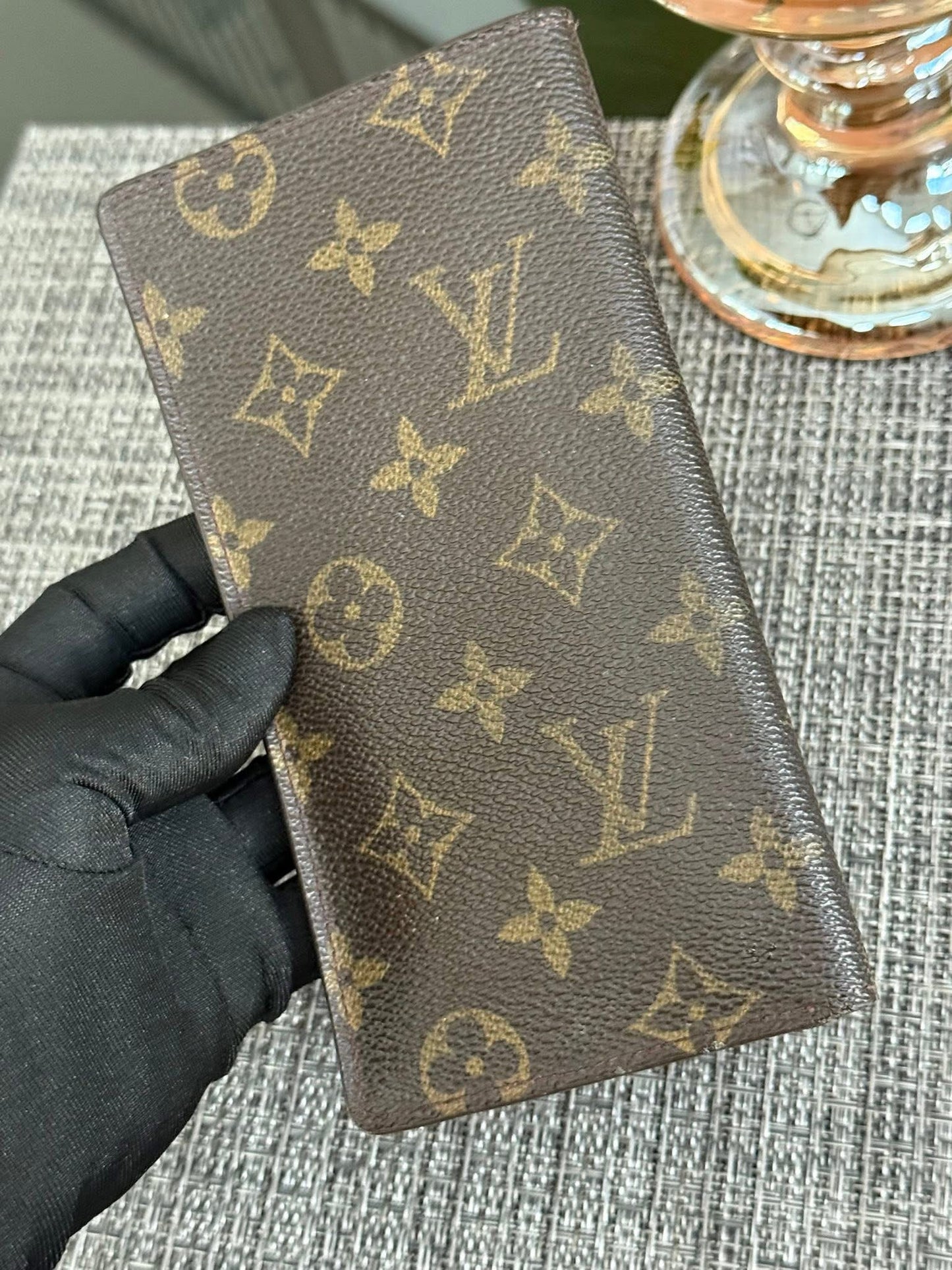 Checkbook Holder in Monogram 🗓️ Year: 2001