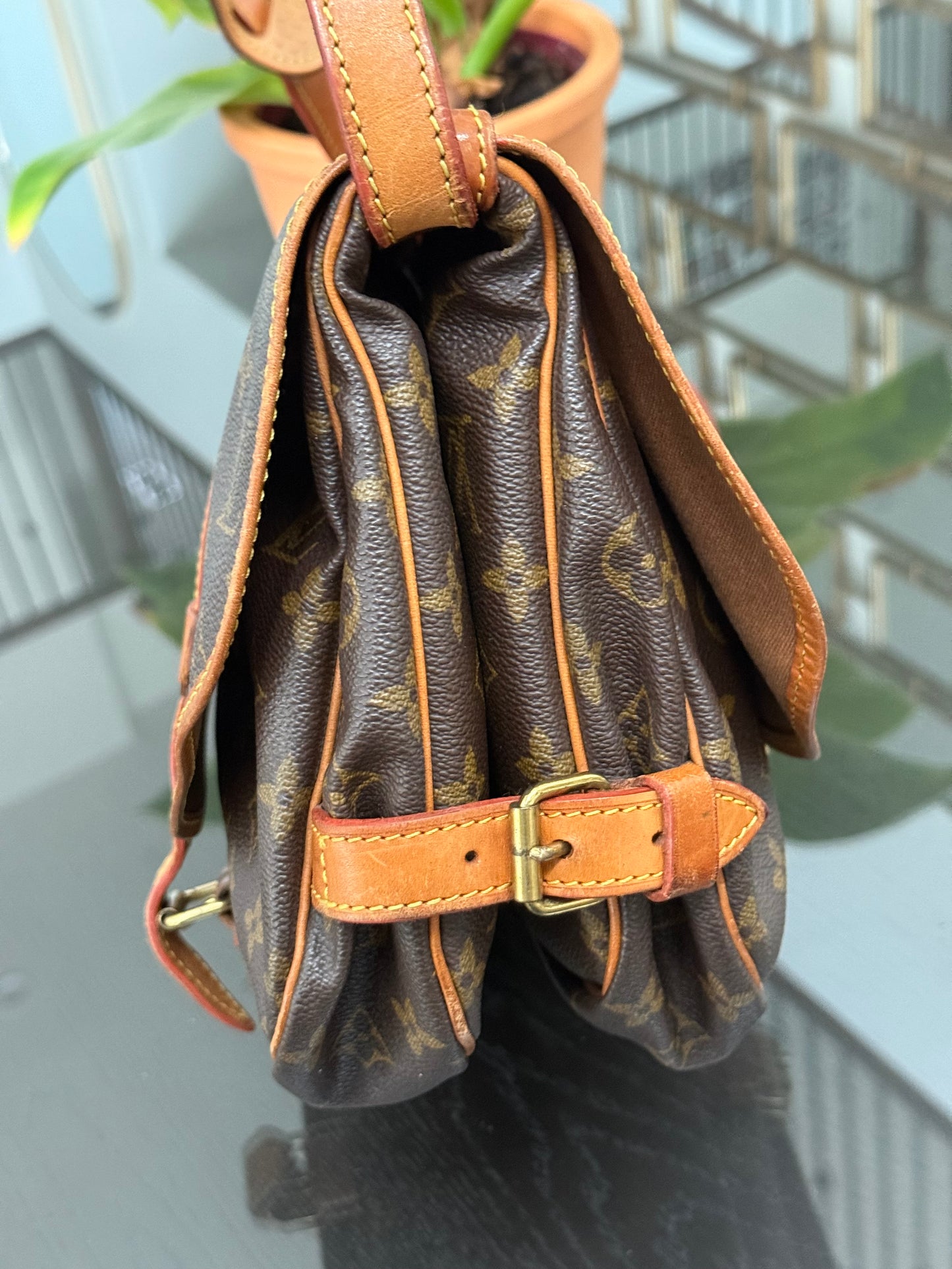 Saumur 30 Crossbody -๐๏ธ Year: 1992