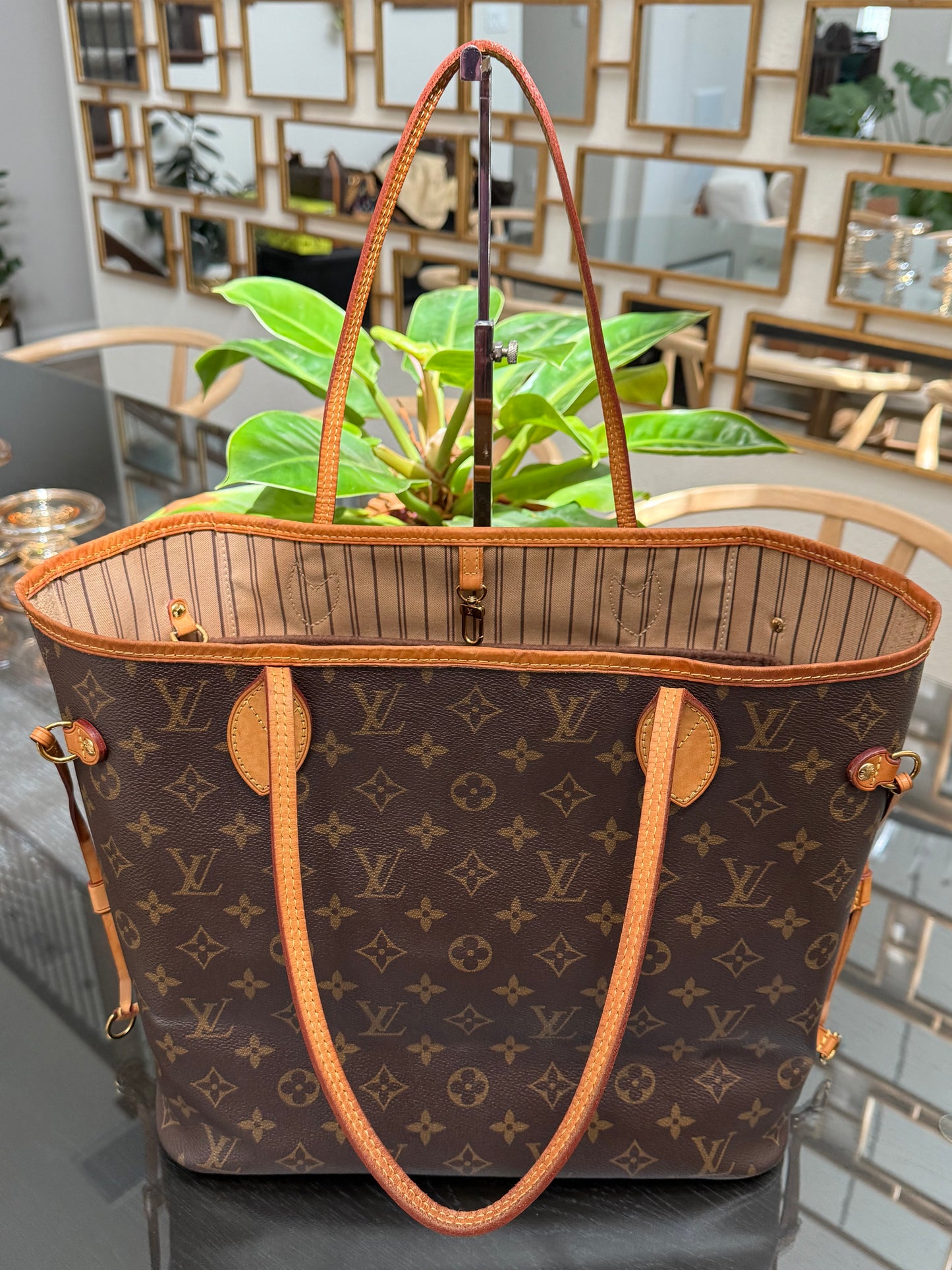 Neverfull MM with Dustbag ๐
Year: 2016