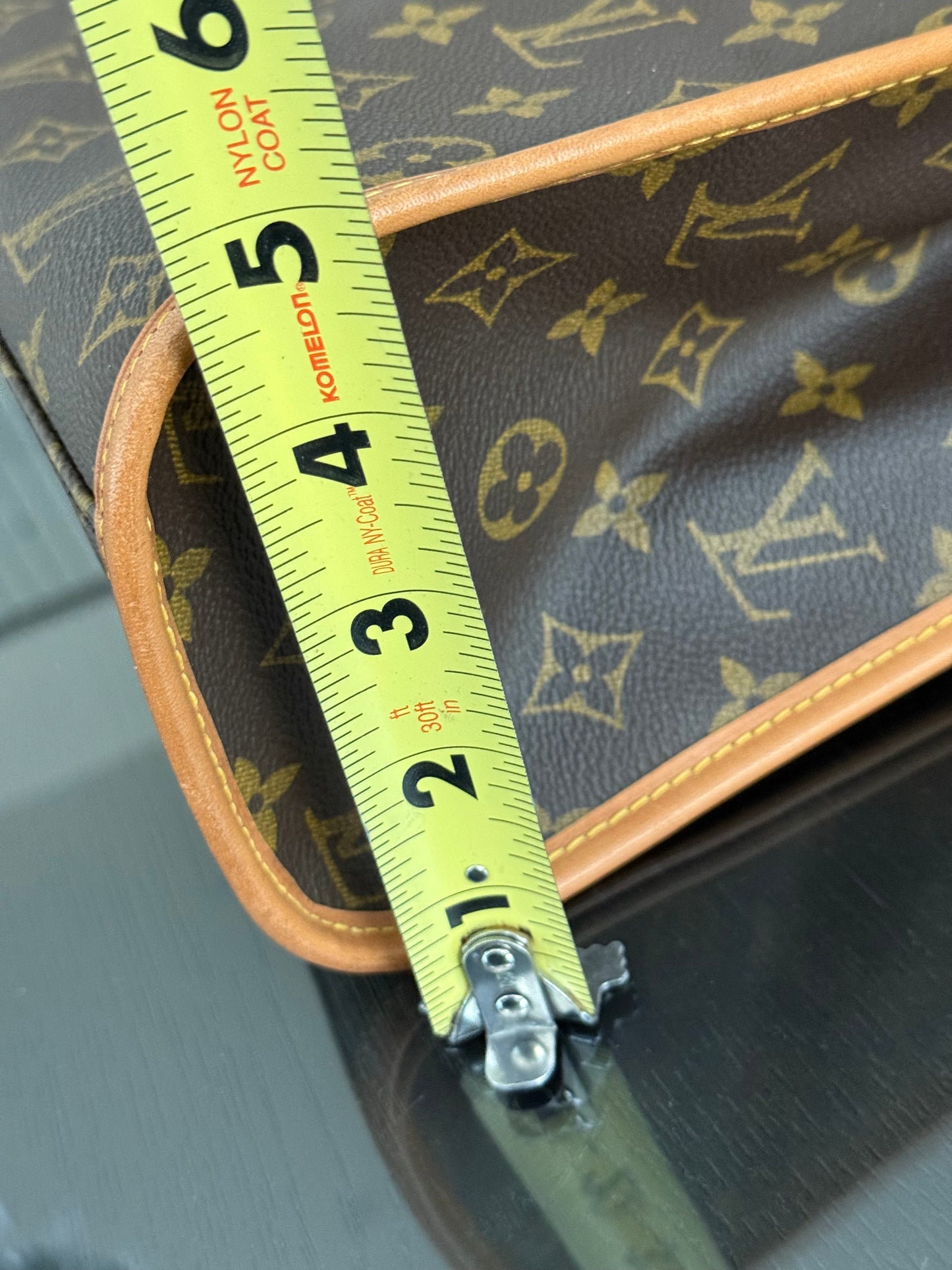Beverly GM Satchel Crossbody - 📅 Year: 1991