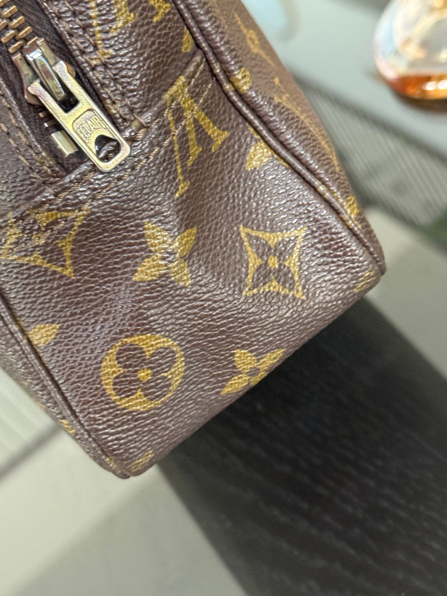Trousse 28 π
Year: 1983