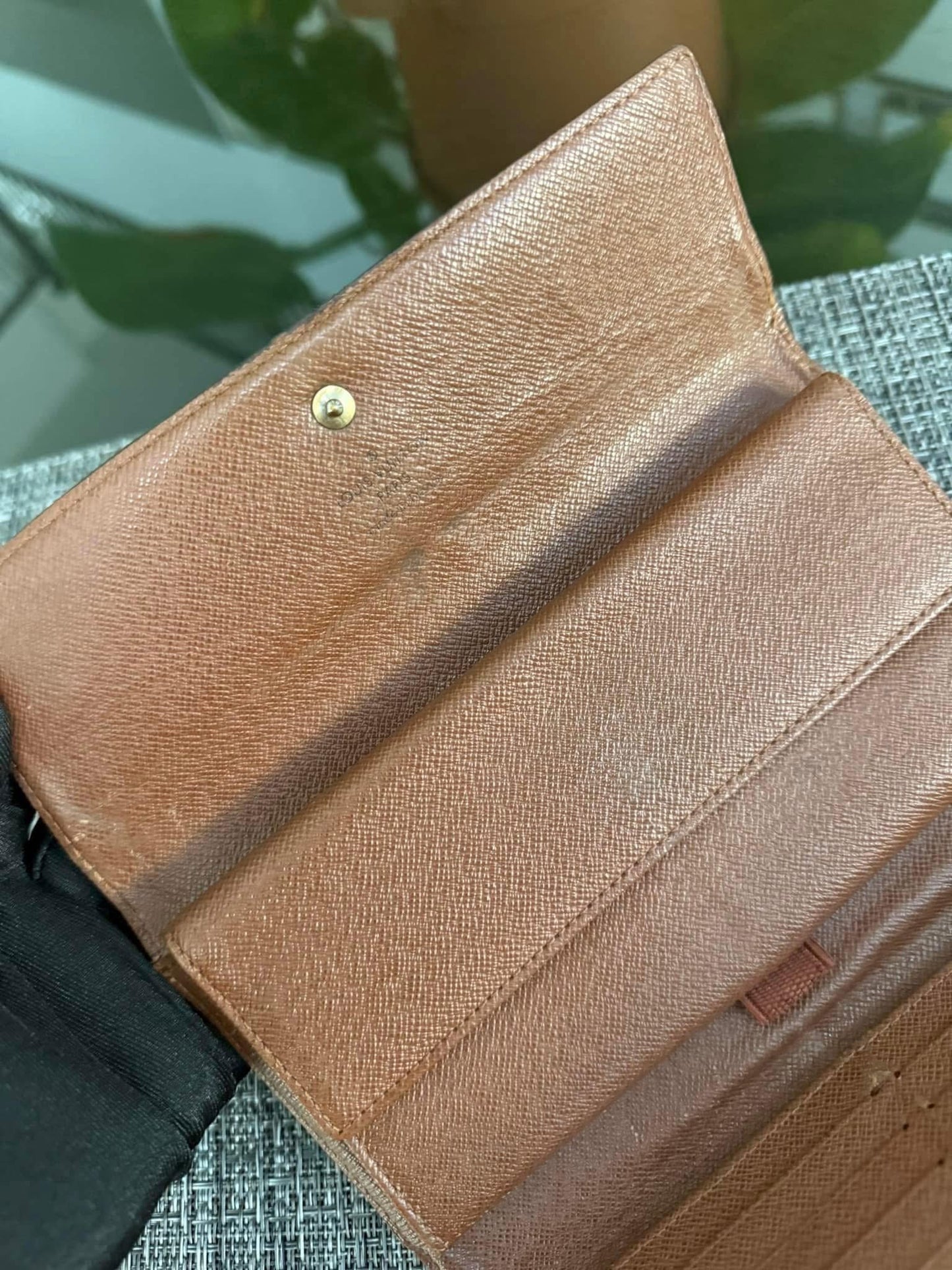 International Wallet with 8 Cardholders ๐๏ธ Year: 2008