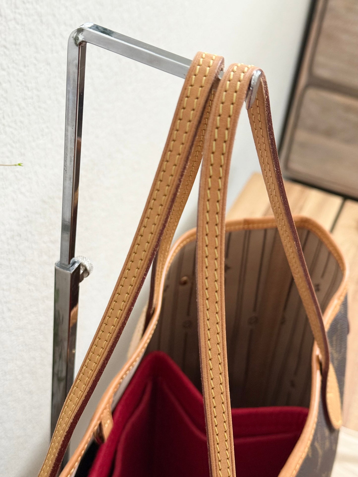 Neverfull MM with Dustbag and Insert Organizer -Year: 2012
