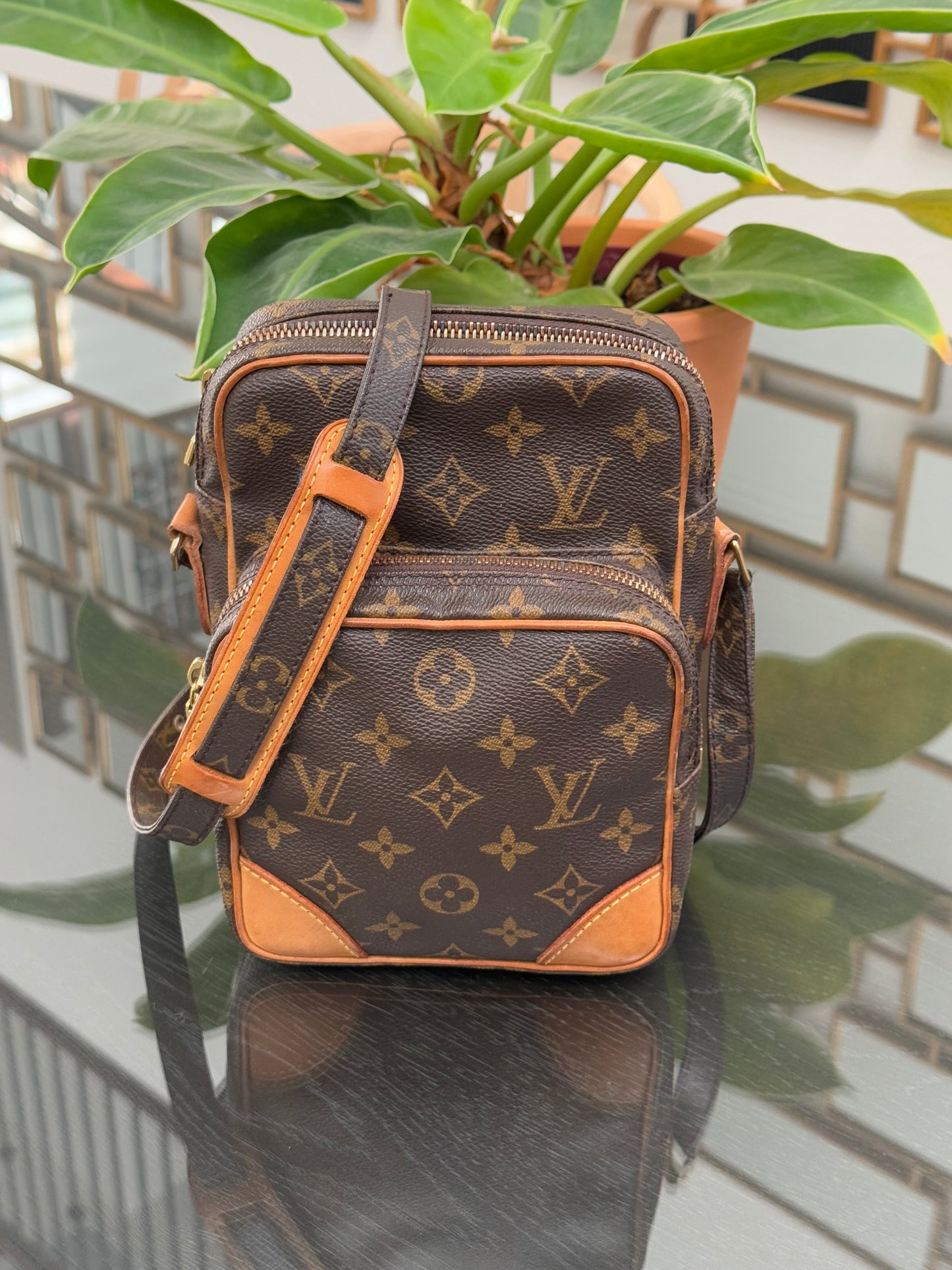 Amazon Crossbody Bag -Year: 1997