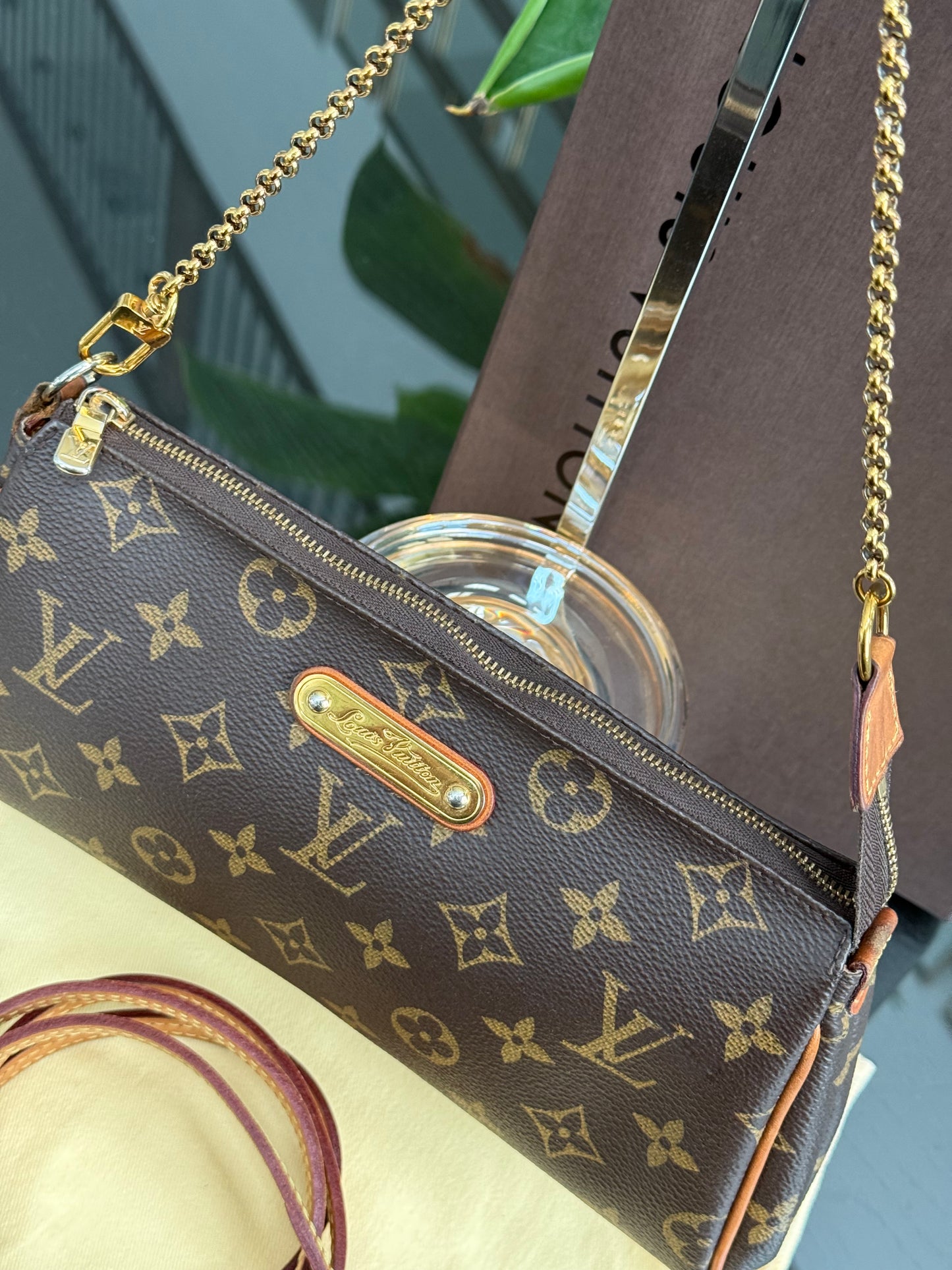 Eva Clutch Crossbody with Dustbag and Box🗓️ Year: 2015