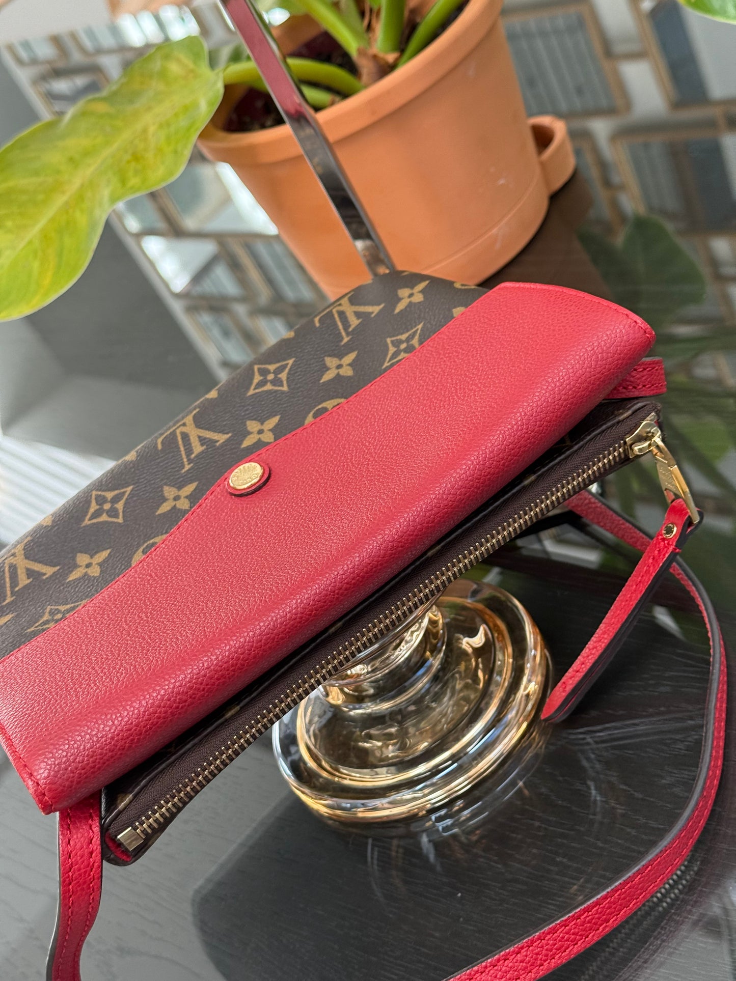 Twice Pochette in Cerise Red with Dustbag -π
Year: 2015