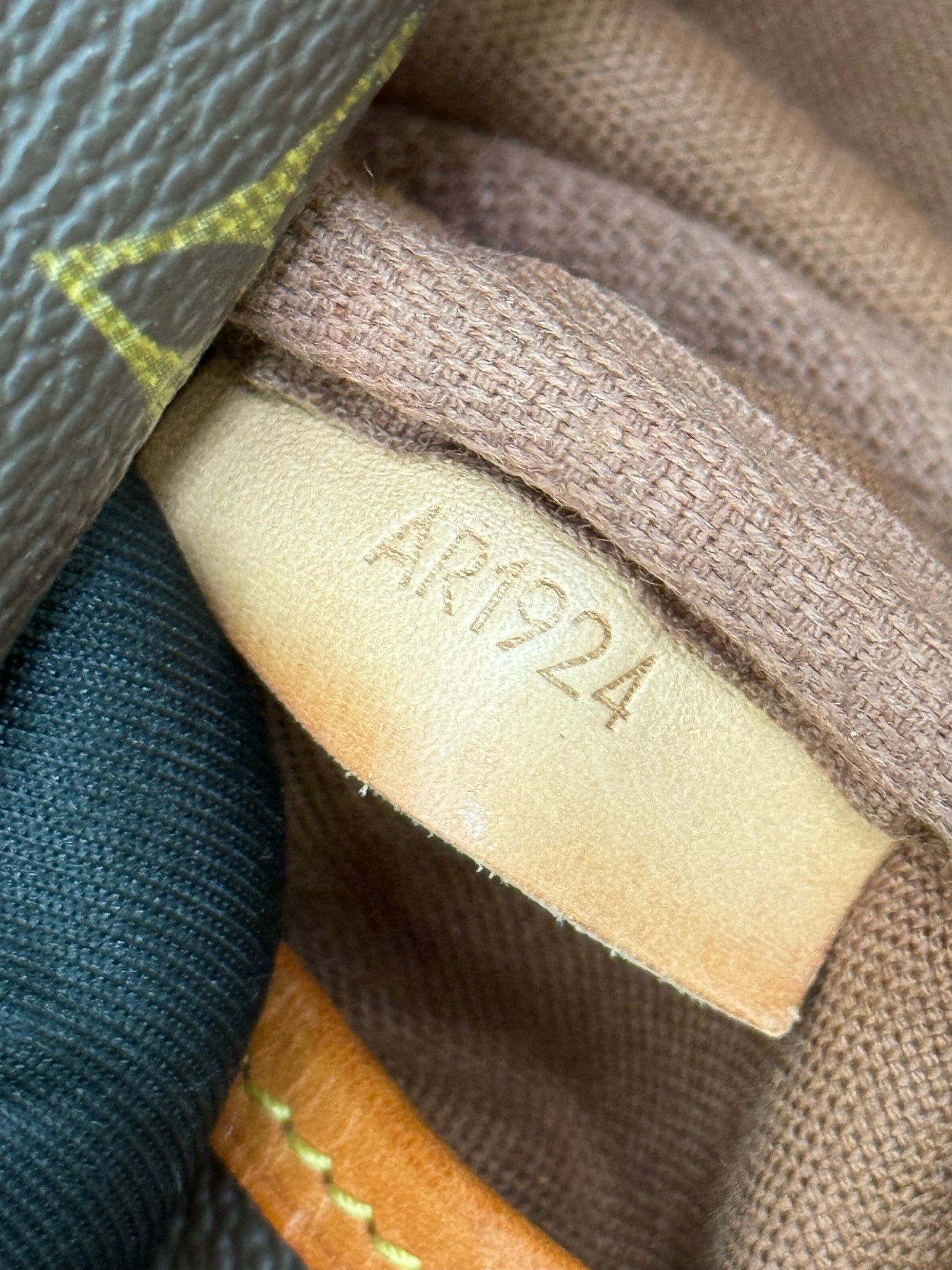Saumur 30 Crossbody -Year: 1994