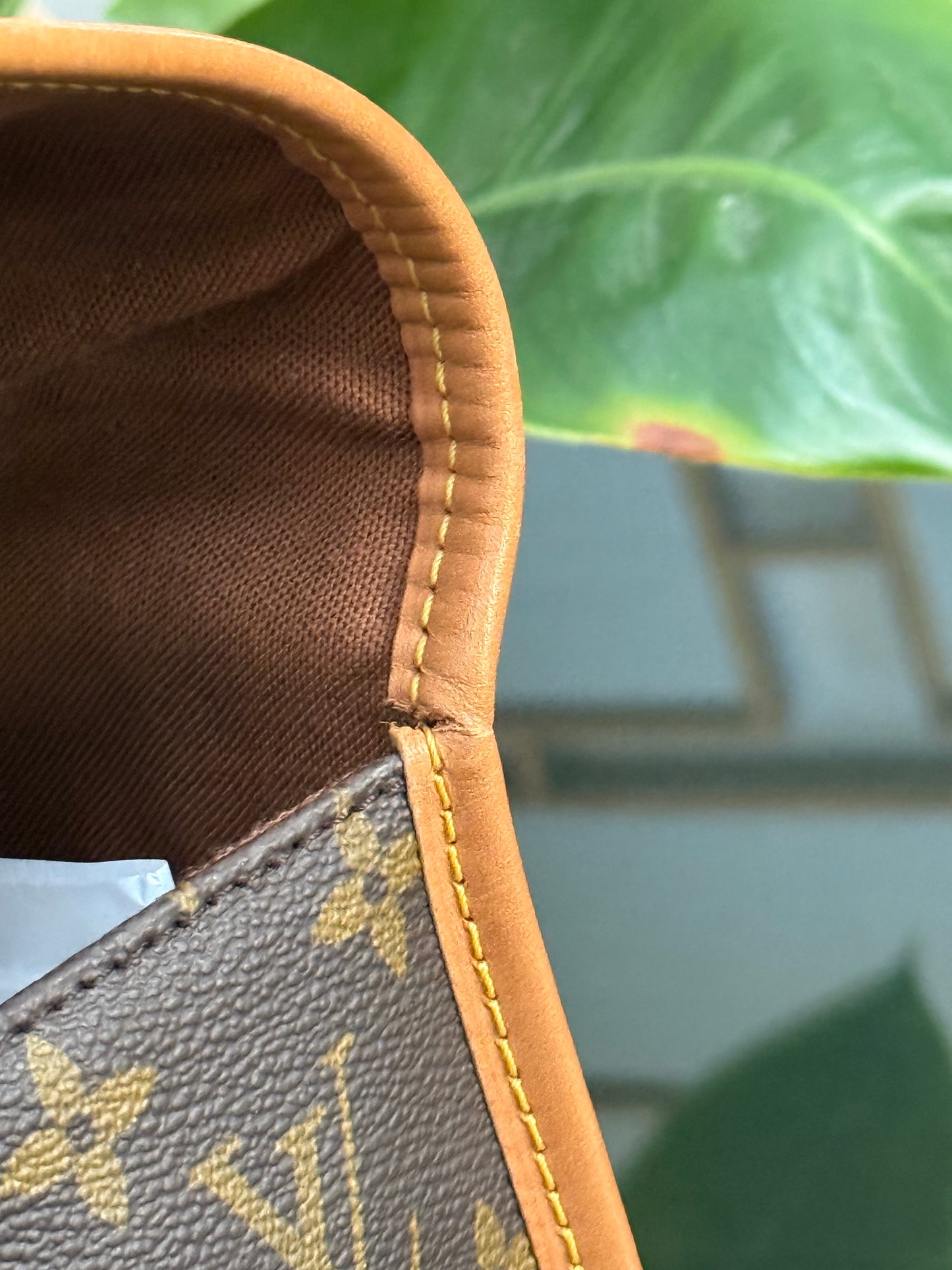 Beverly GM Satchel Crossbody - 📅 Year: 1991