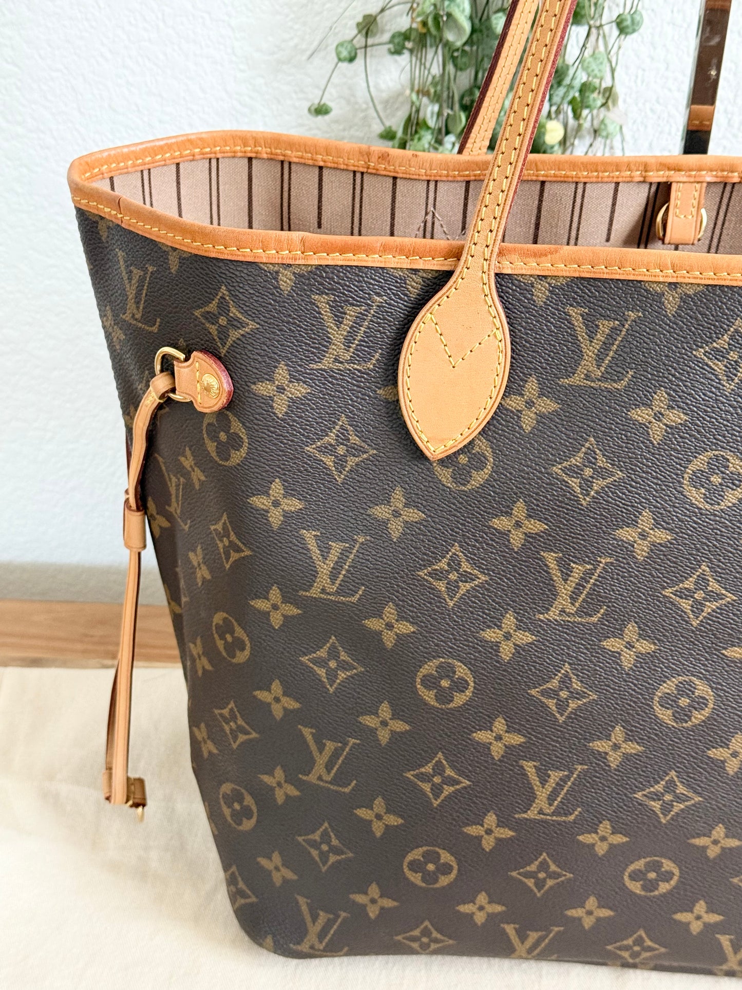 Neverfull MM with Dustbag and Insert Organizer -Year: 2012