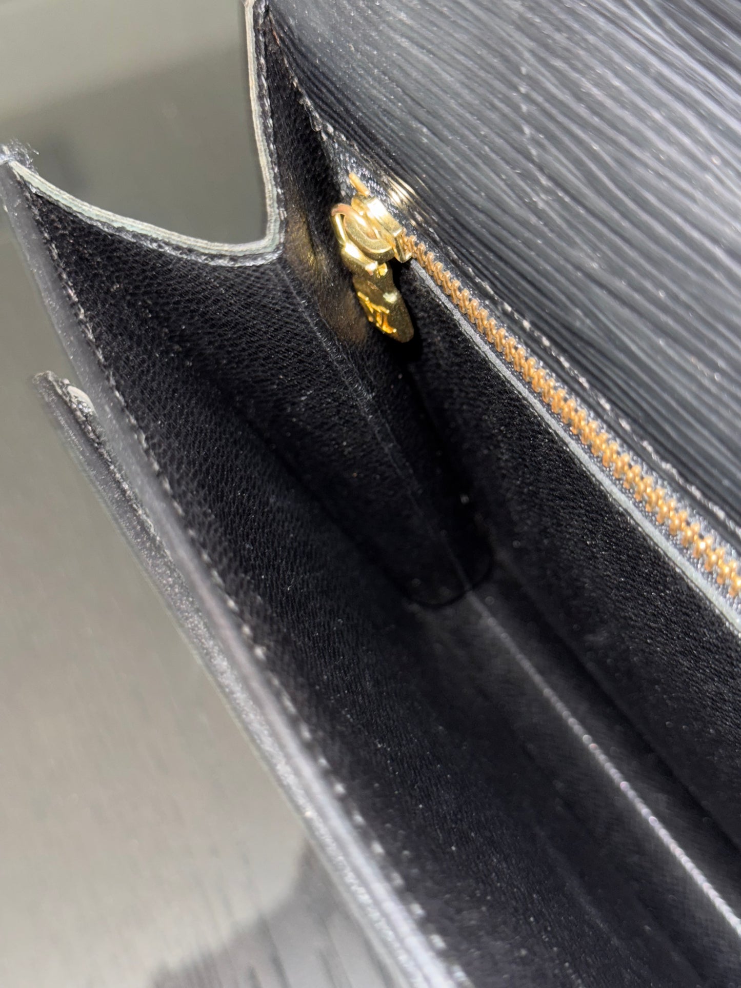 Epi Black Sellier Dragonne Clutch with π Key and Dustbag -ποΈ Year: 2005