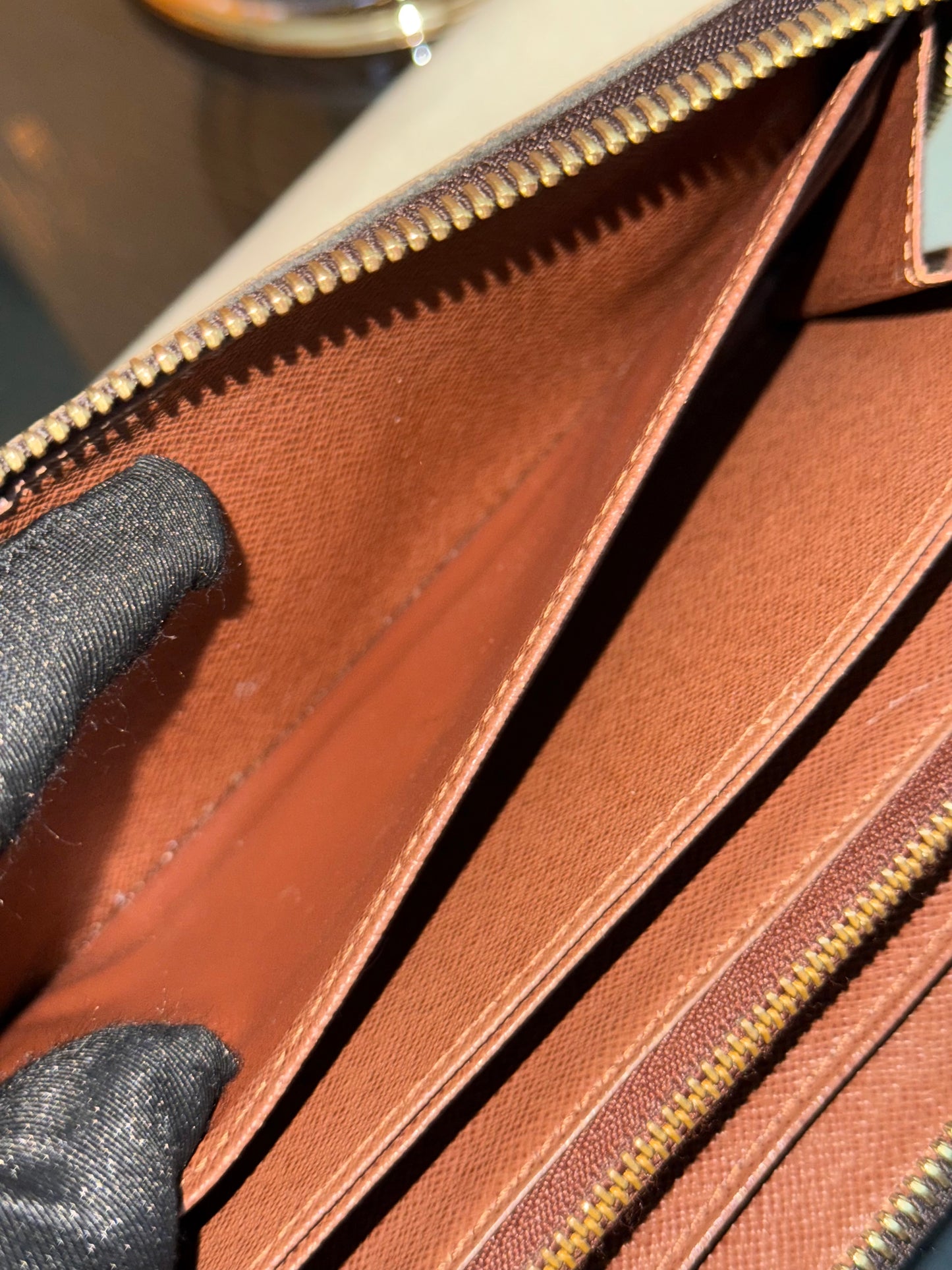 Zippy Long Wallet in Monogram with Dustbag and Box π
Year: 2009