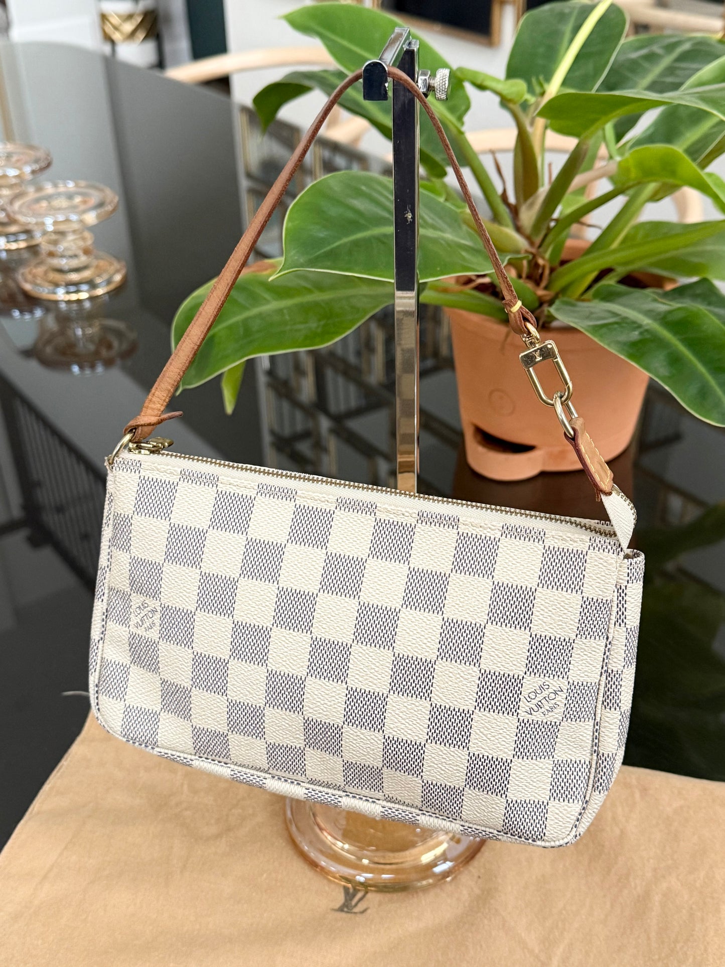 Pochette Accessories in Azur - π
Year: 2007