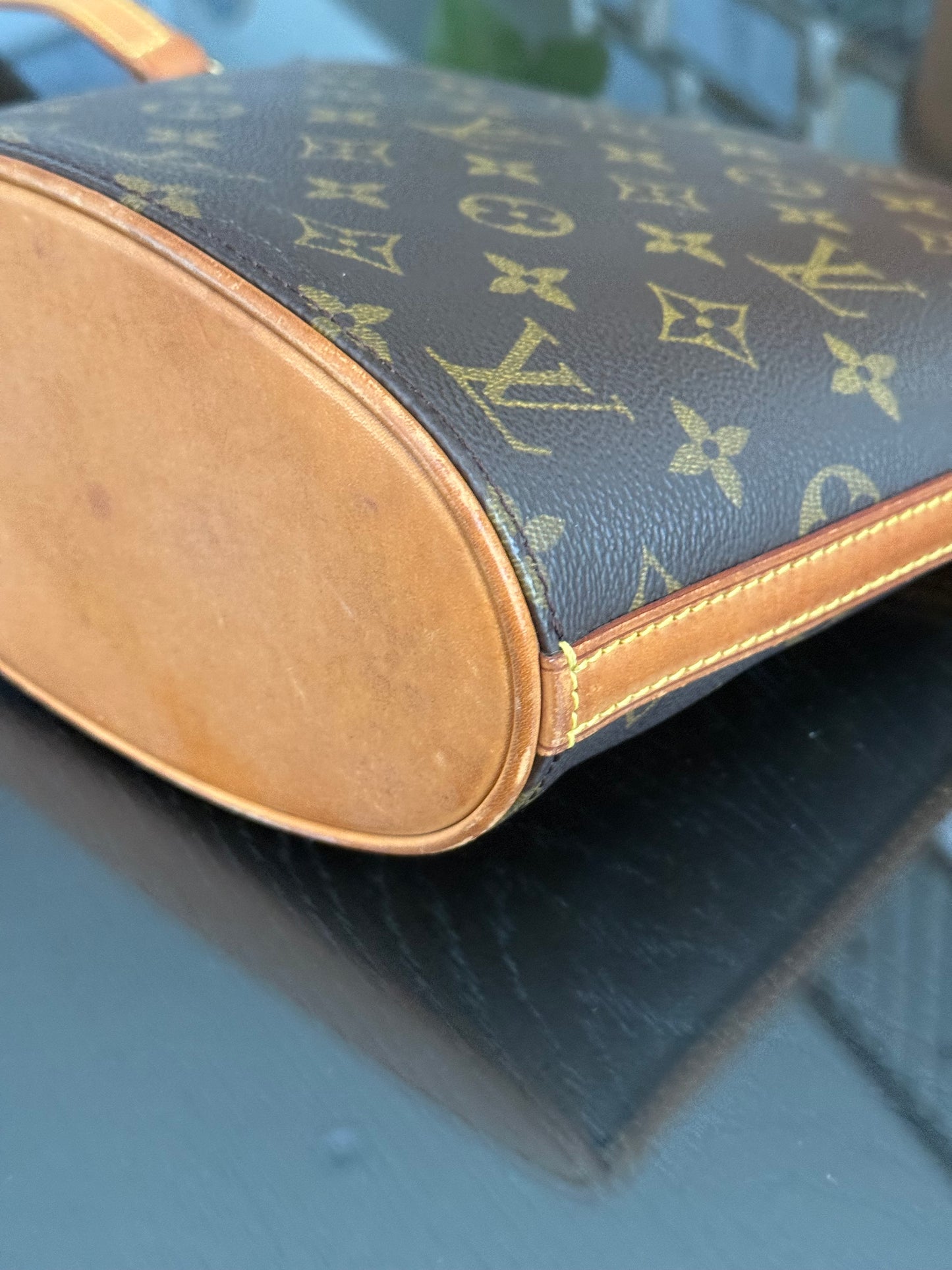 Drouot Crossbody ๐
Year: 2000