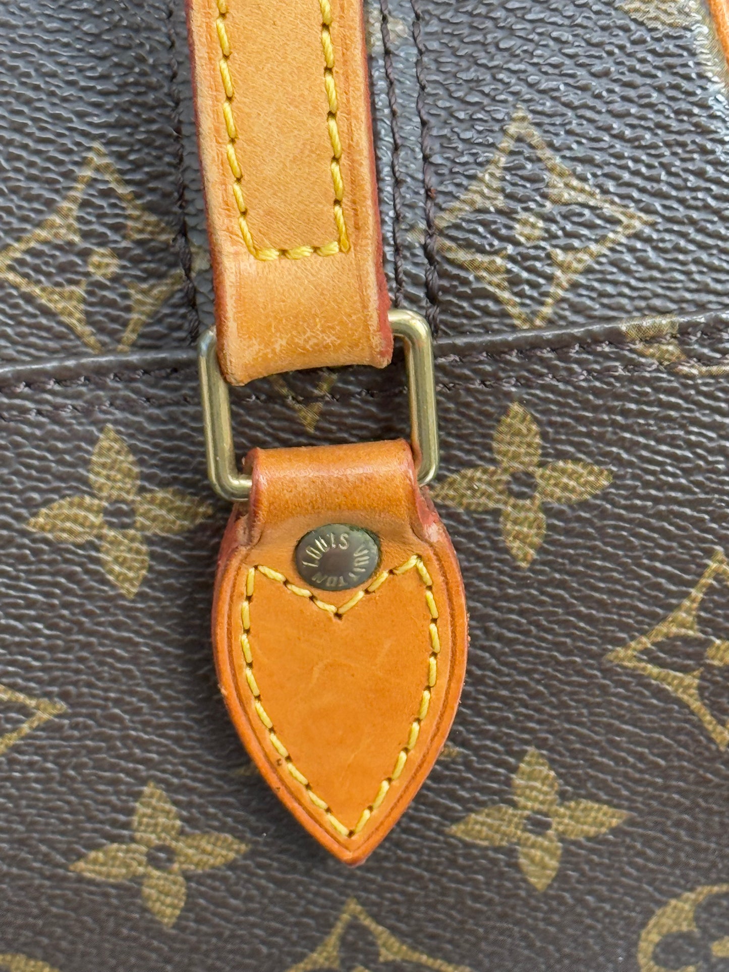 Blois Crossbody -🗓️ Year: 1995