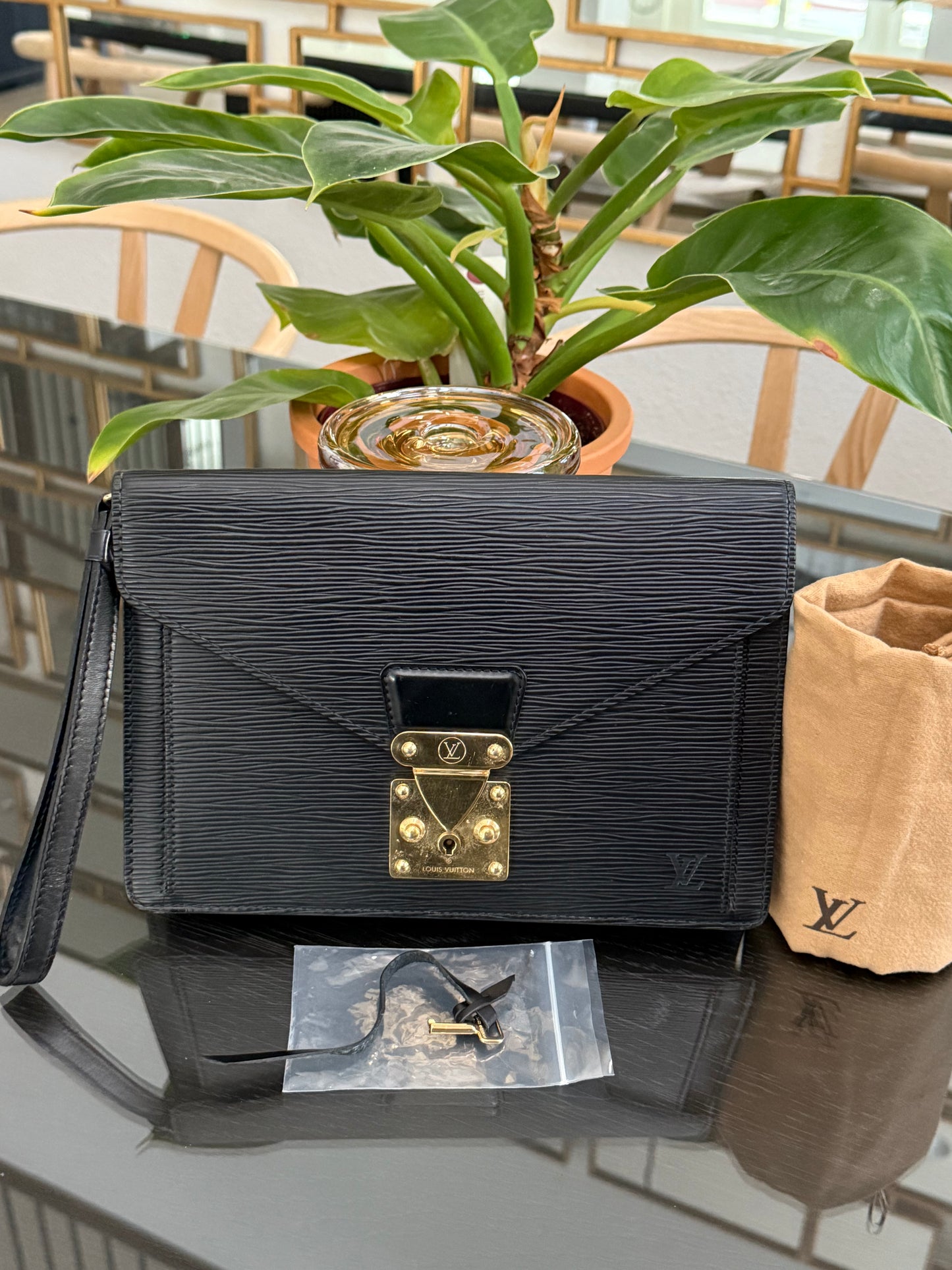 Epi Black Sellier Dragonne Clutch with π Key and Dustbag -ποΈ Year: 2005