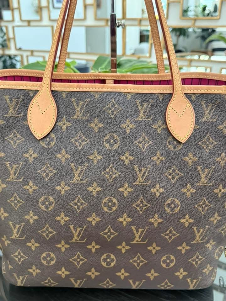 Neverfull MM Monogram in Peony with Dustbag and Insert organizer π
Year: 2020