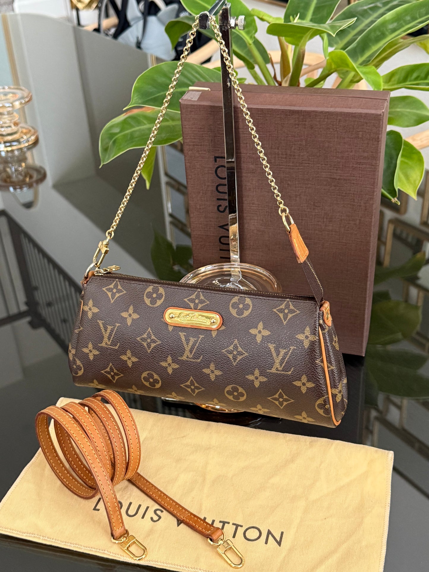 Eva Clutch with Original Strap,Box and Dustbag🗓️ Year: 2009