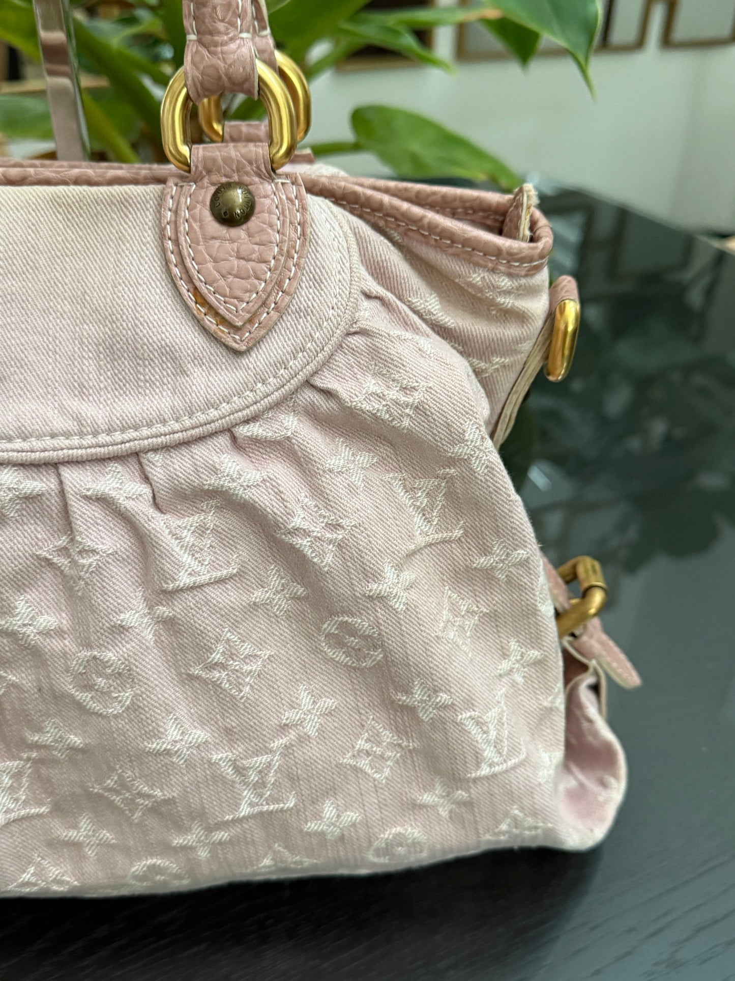 Denim Neo Cabby MM in Rose Pink 🗓️ Year: 2009
