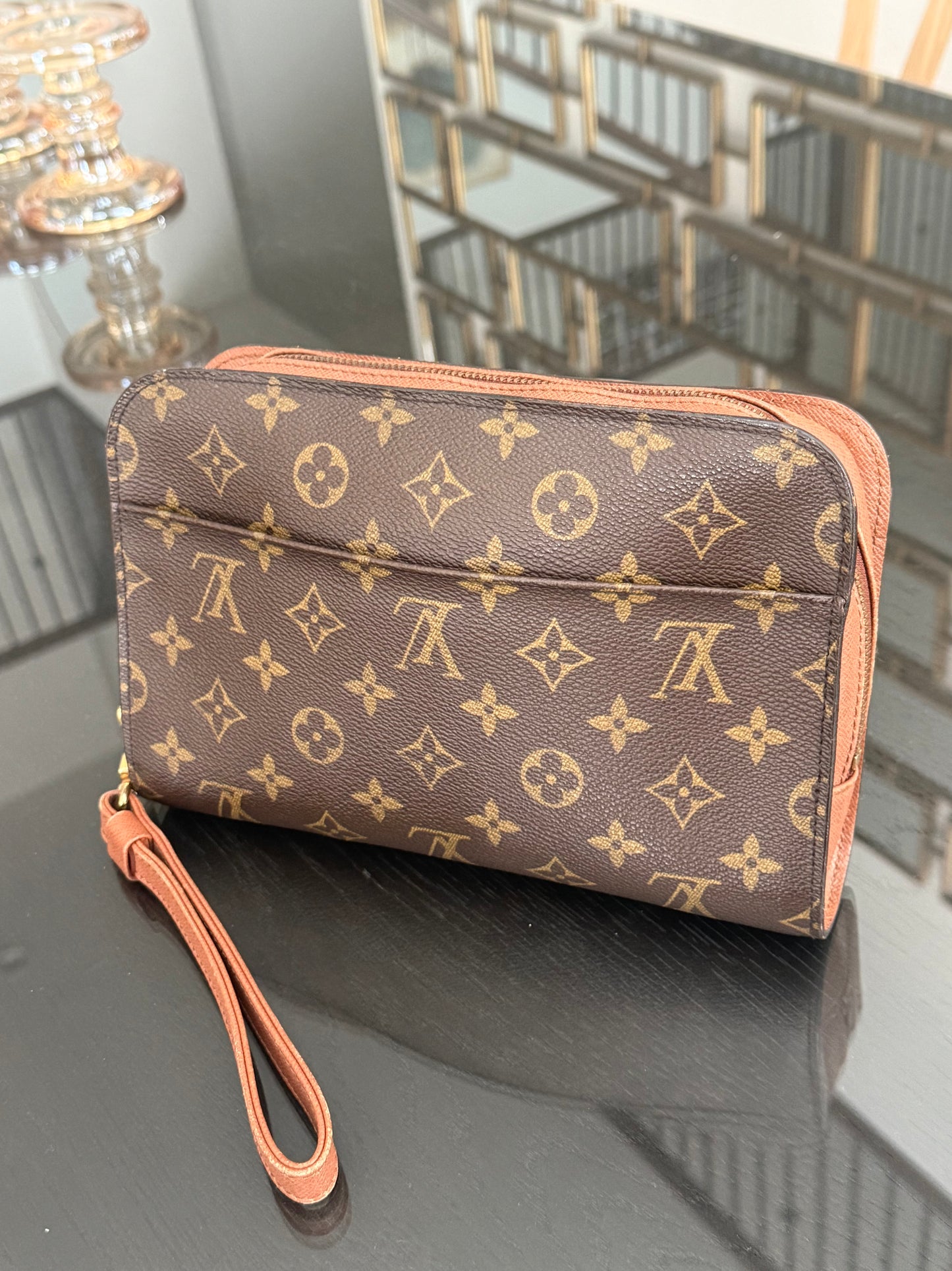 Orsay Clutch
๐๏ธ Year: 1995