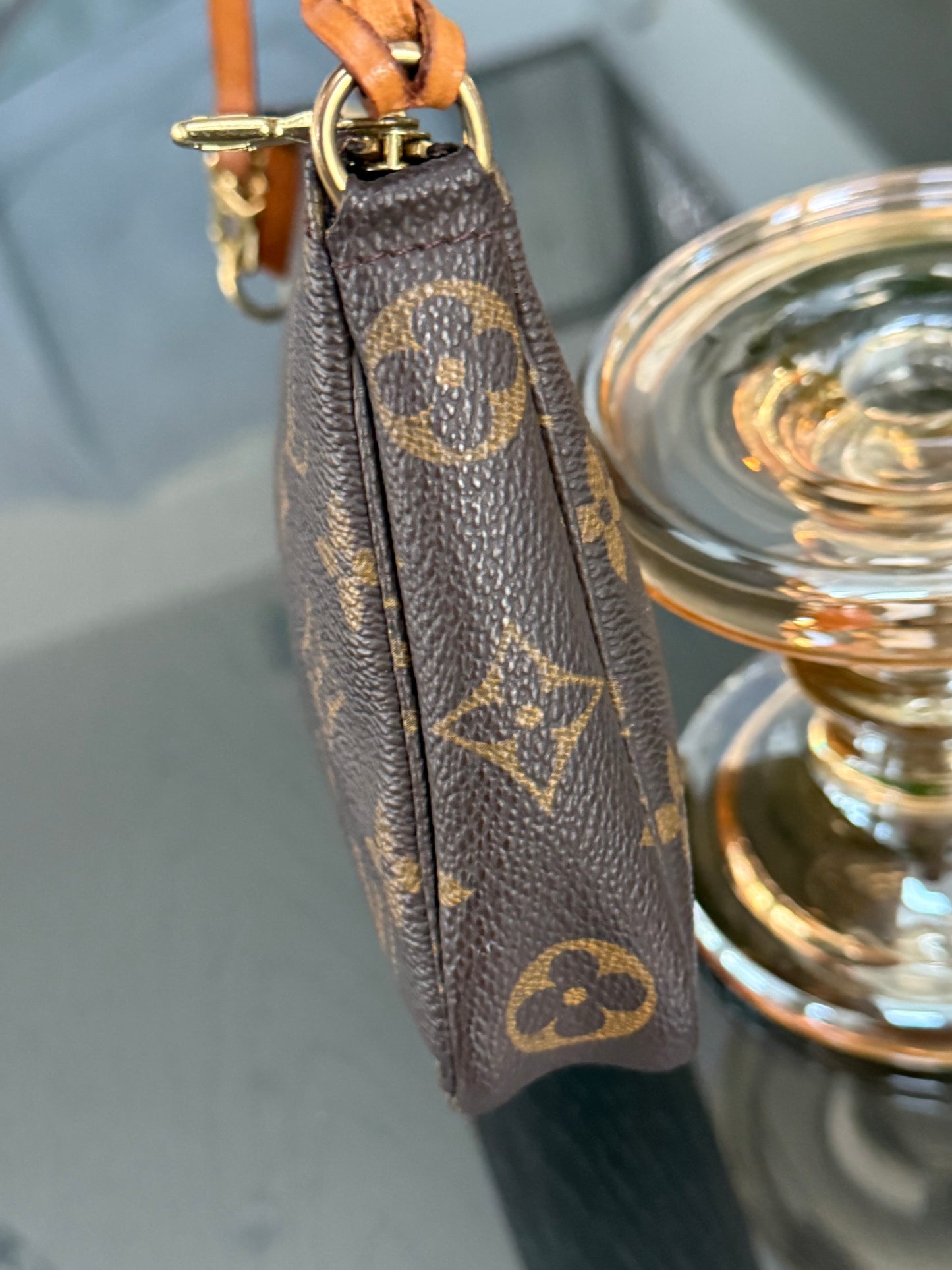 Pochette Accessories - ๐
Year: 2000