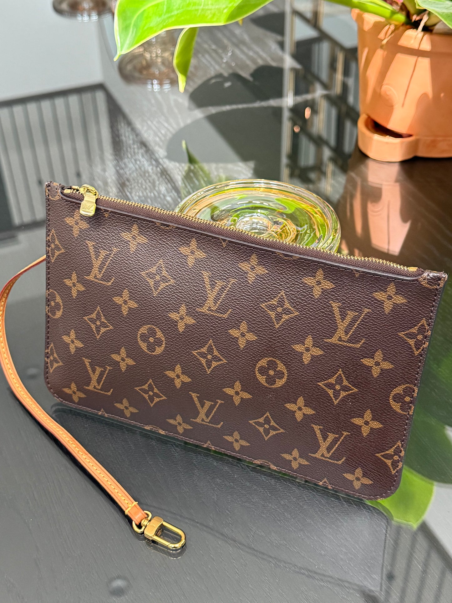 Neverfull MM Pouch-🗓️ Year: 2016