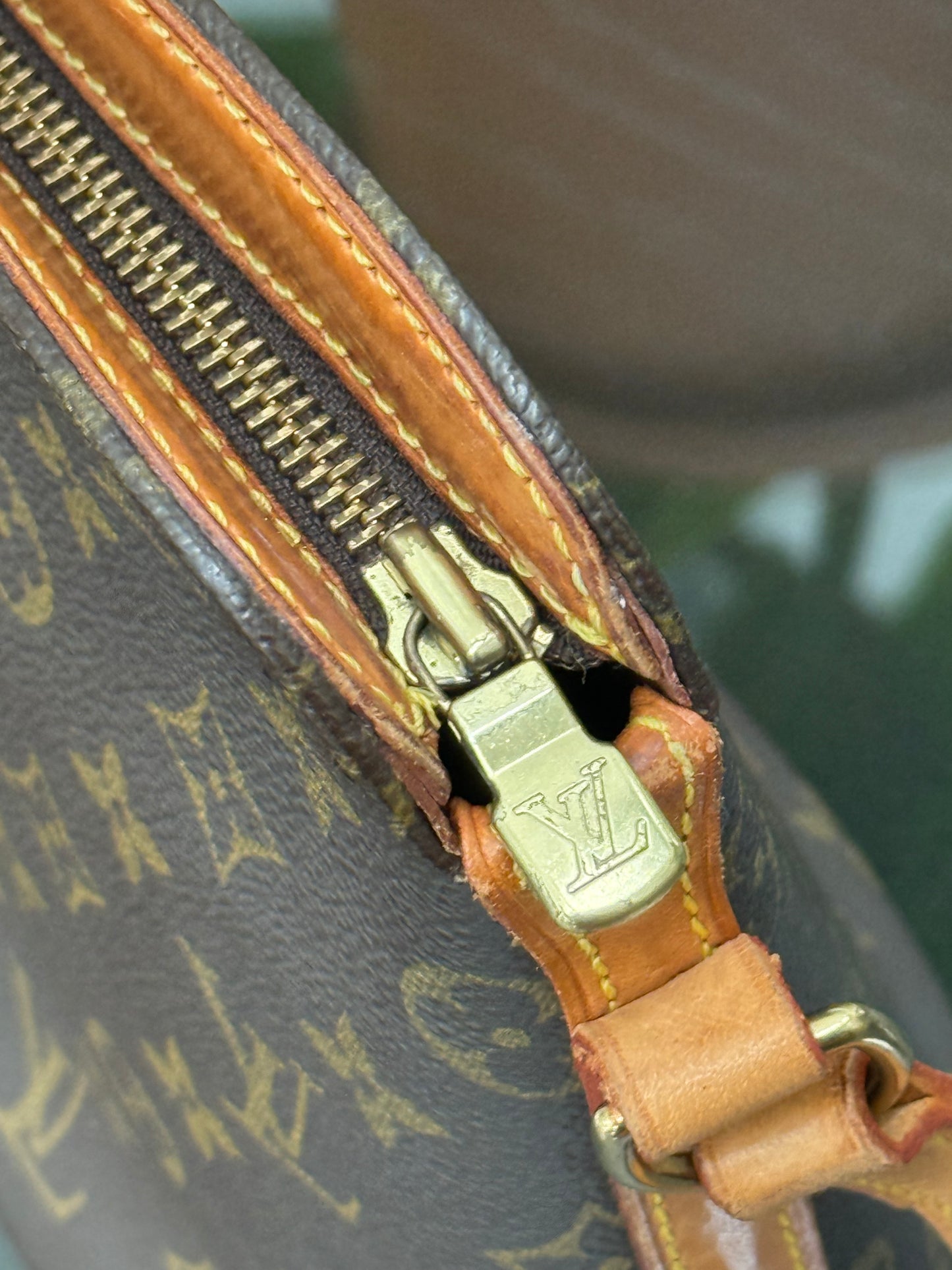 Drouot Crossbody
π
Year: 1996