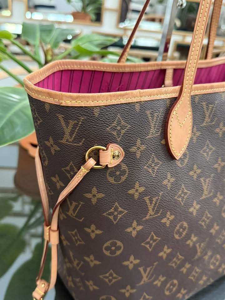Neverfull MM Monogram in Peony with Dustbag and Insert organizer π
Year: 2020