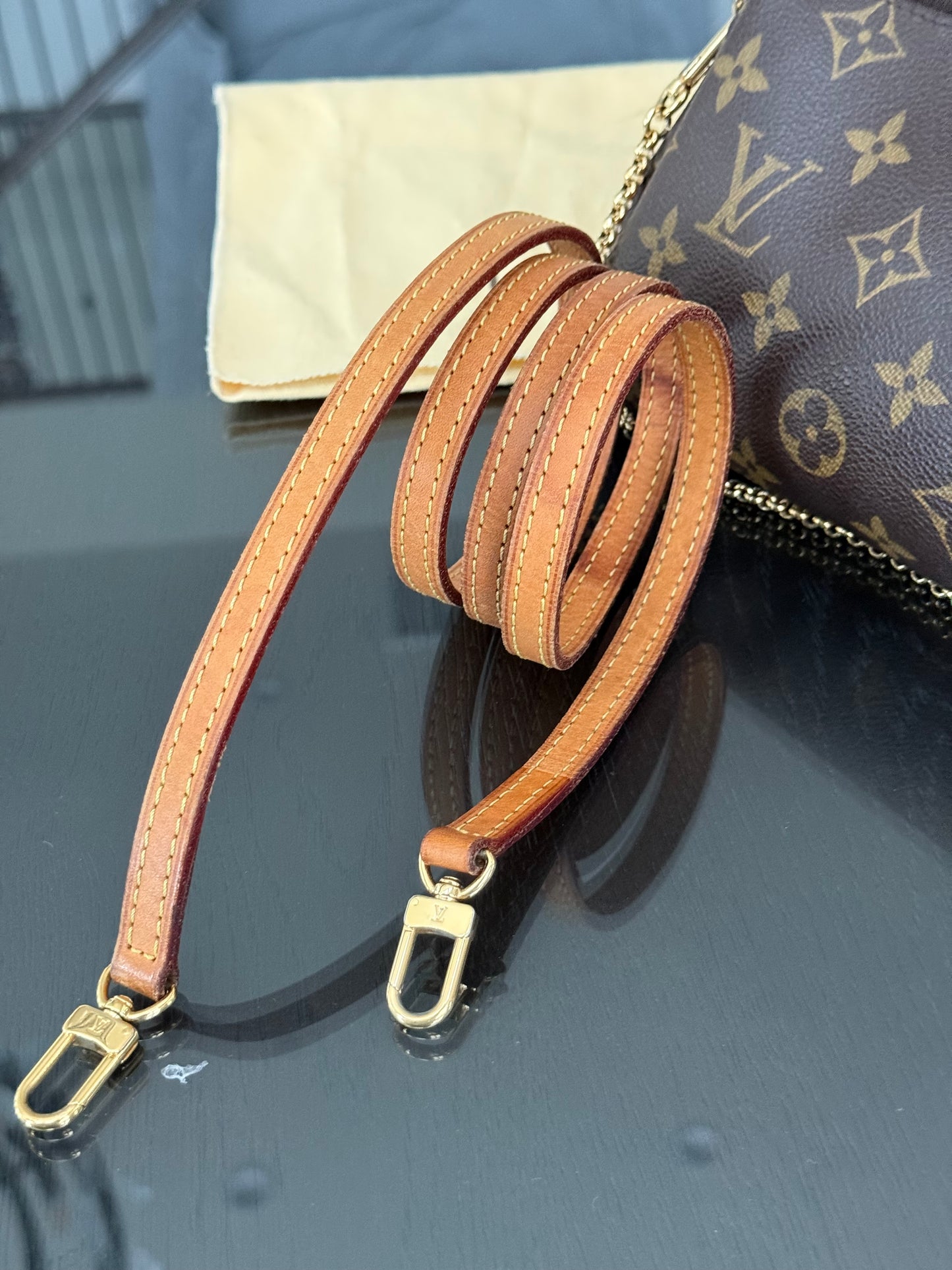Eva Clutch with Original Strap,Box and Dustbag🗓️ Year: 2009