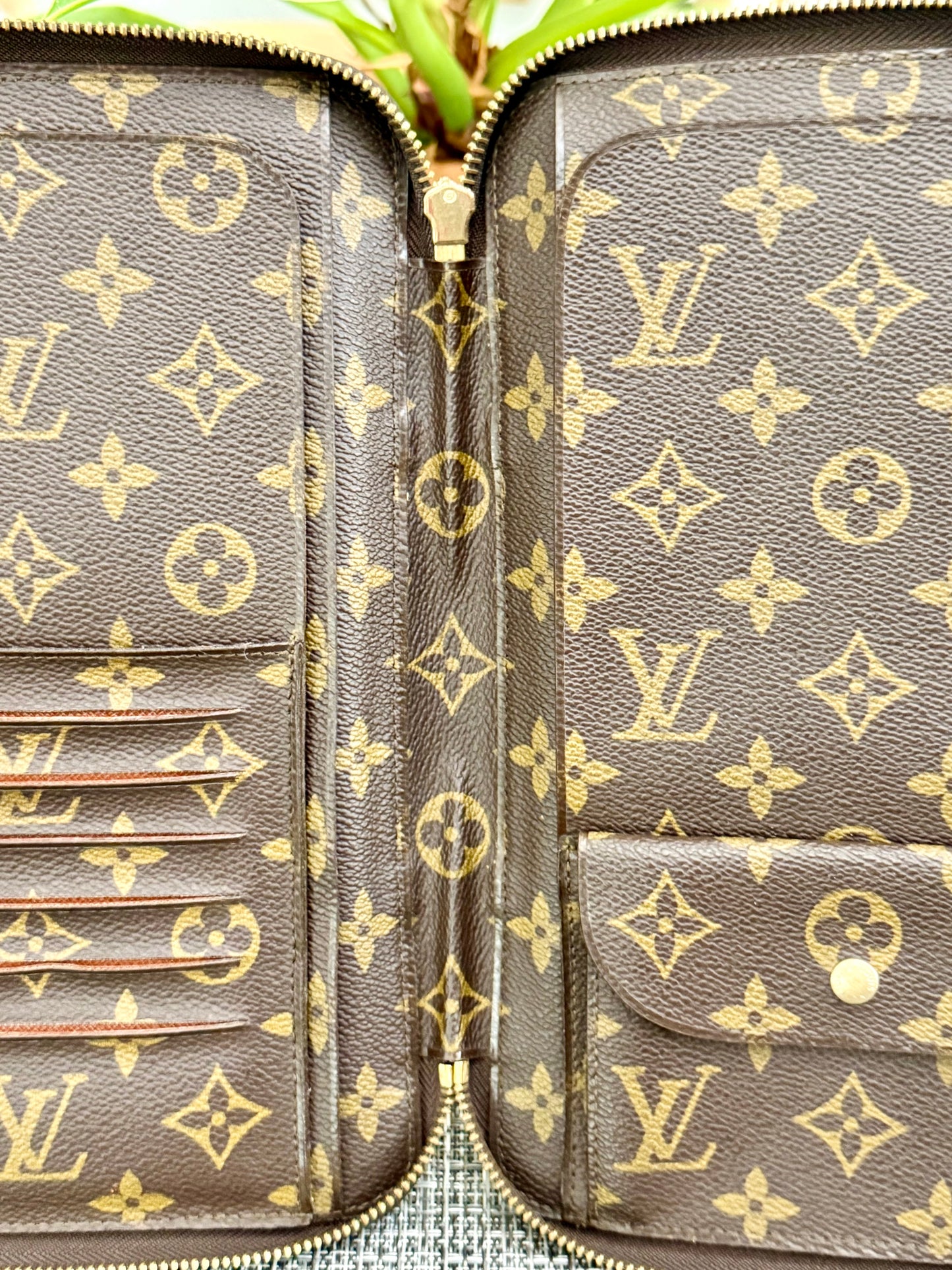 Escapade Travel Organizer -Year: 1989
