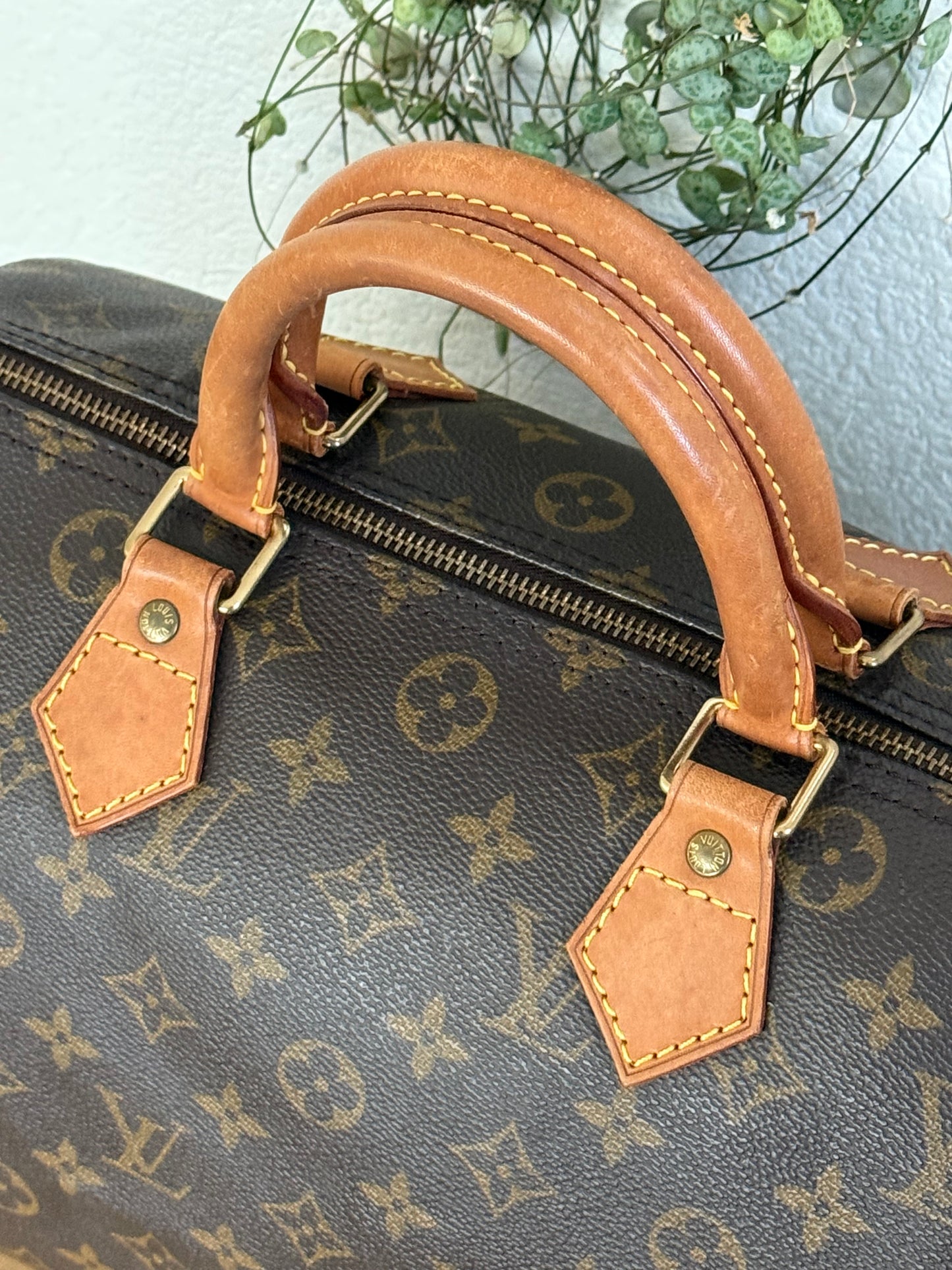 Speedy 30 with π Lock & Key - π
Year: 1994