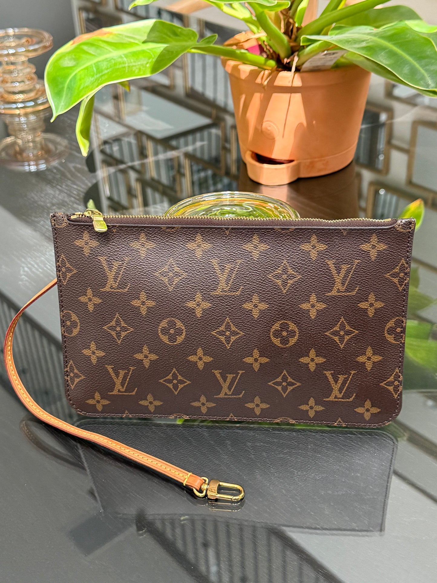 Neverfull MM Pouch-🗓️ Year: 2016