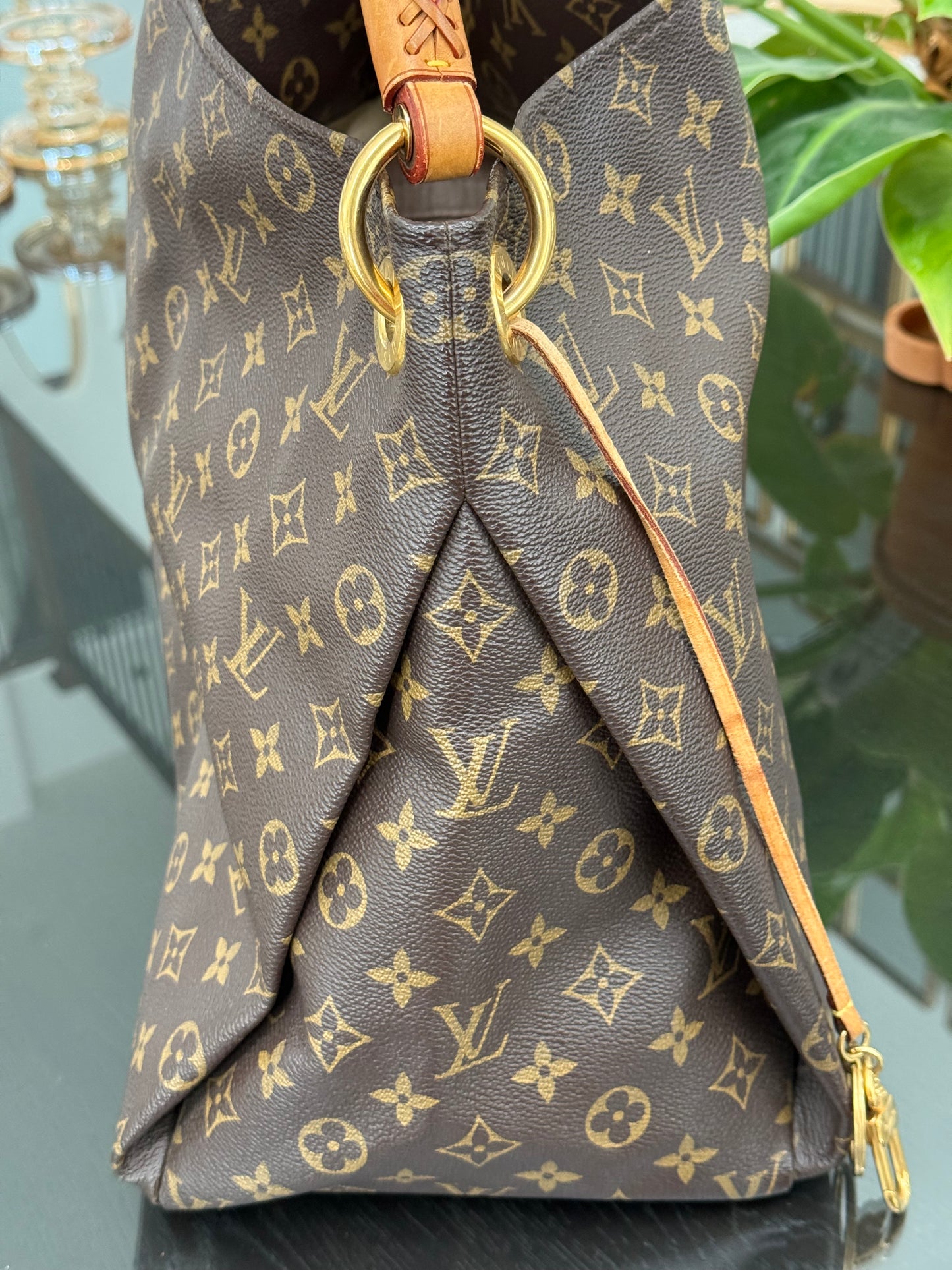 Artsy MM with Dustbag, Insert Organizer and twilly - ๐
Year: 2010
