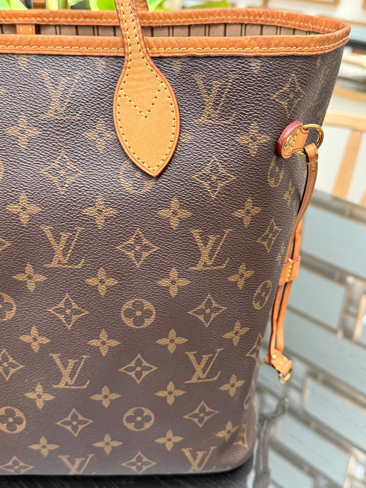 Neverfull MM with Dustbag ๐
Year: 2016