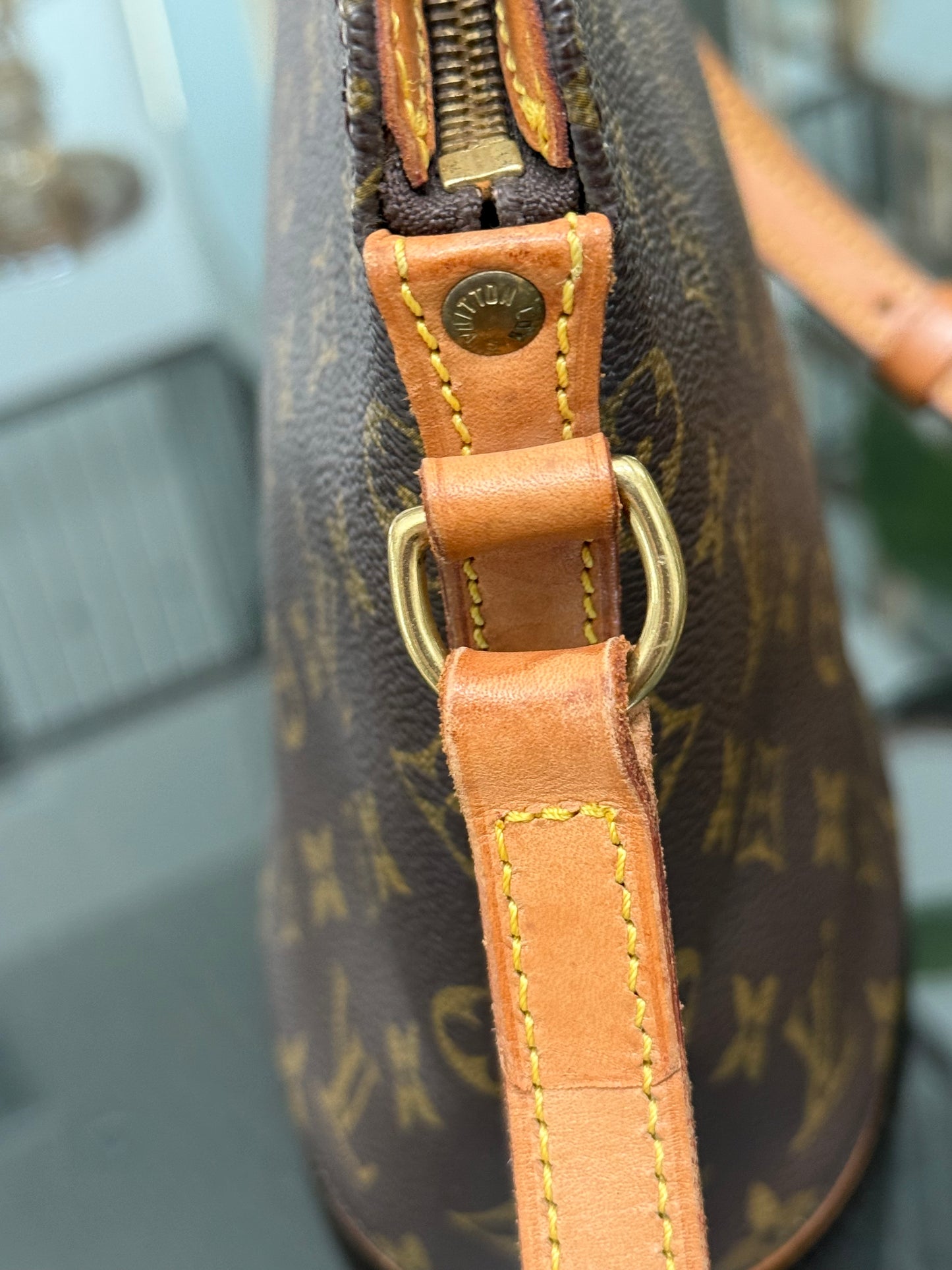 Drouot Crossbody
π
Year: 1996
