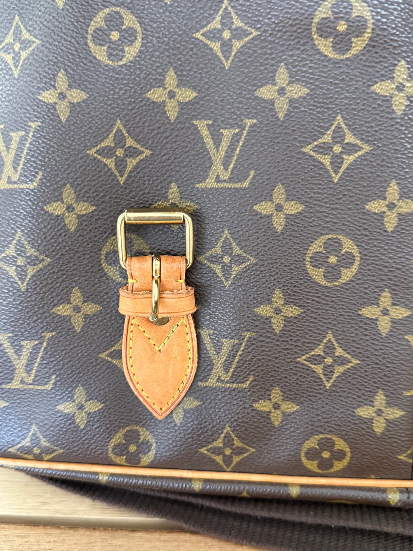 Gibeciere GM Crossbody - π
Year: 1997