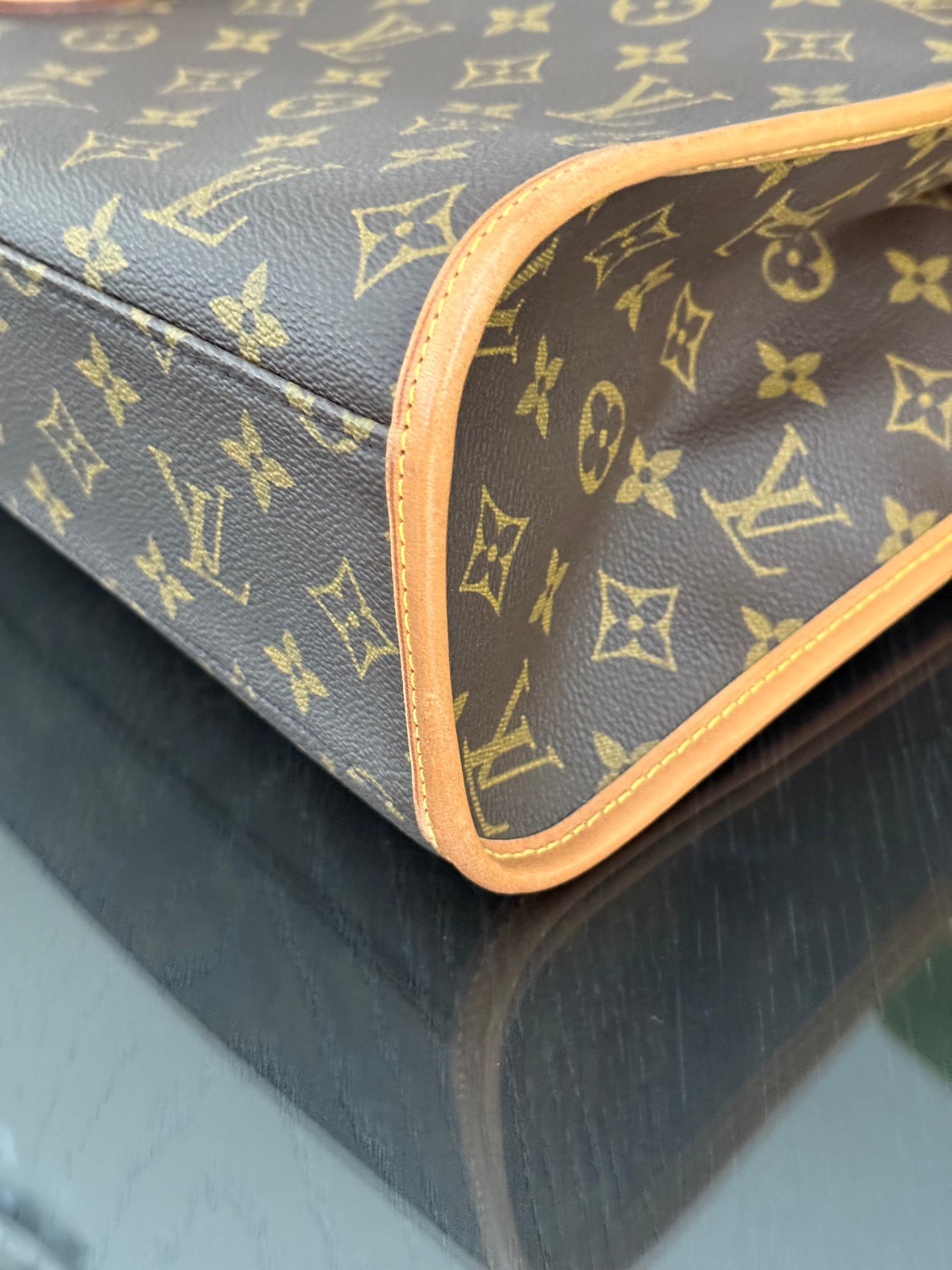 Beverly GM Satchel Crossbody - 📅 Year: 1991