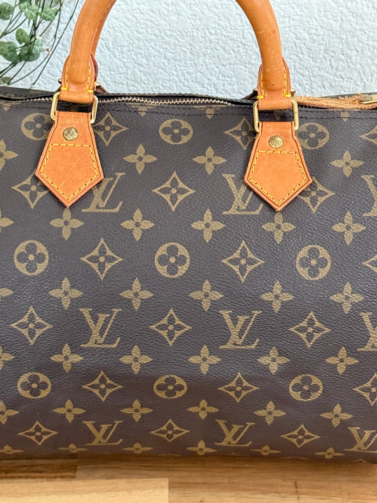 Speedy 30 with π Lock & Key - π
Year: 1989