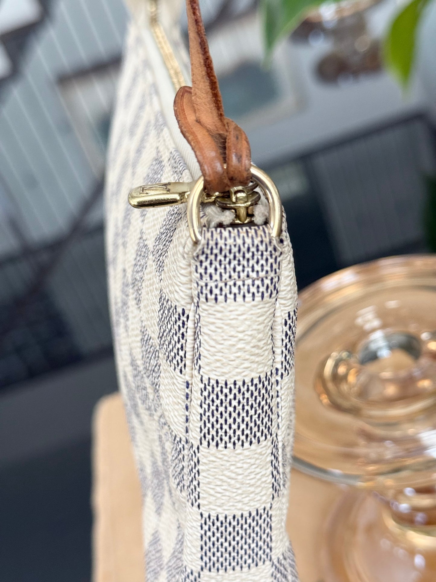 Pochette Accessories in Azur - π
Year: 2007