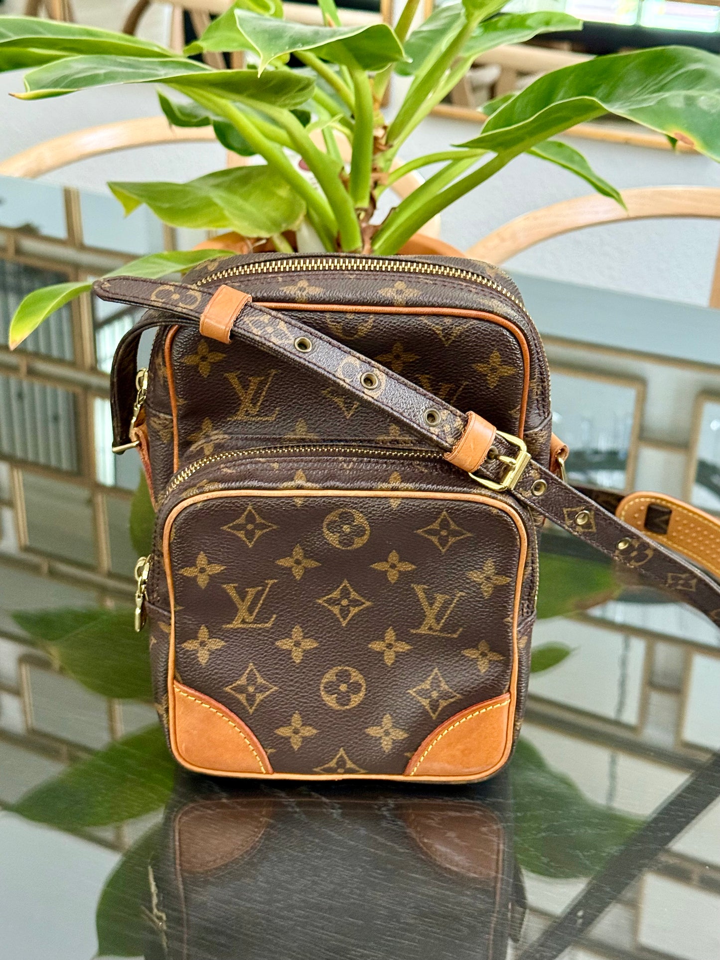 Amazon Crossbody Bag -Year: 1999