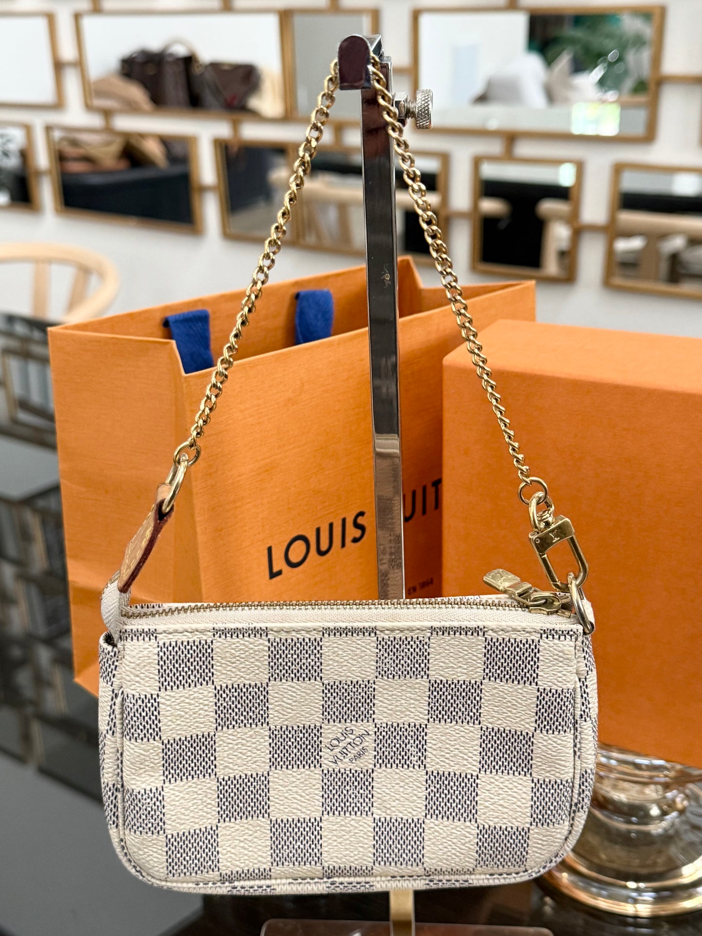 Mini Pochette Accessories in Azur - π
Year: 2010
