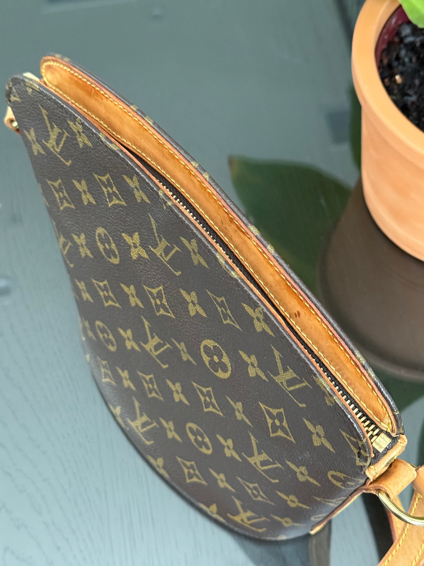 Drouot Crossbody -π
Year: 1997