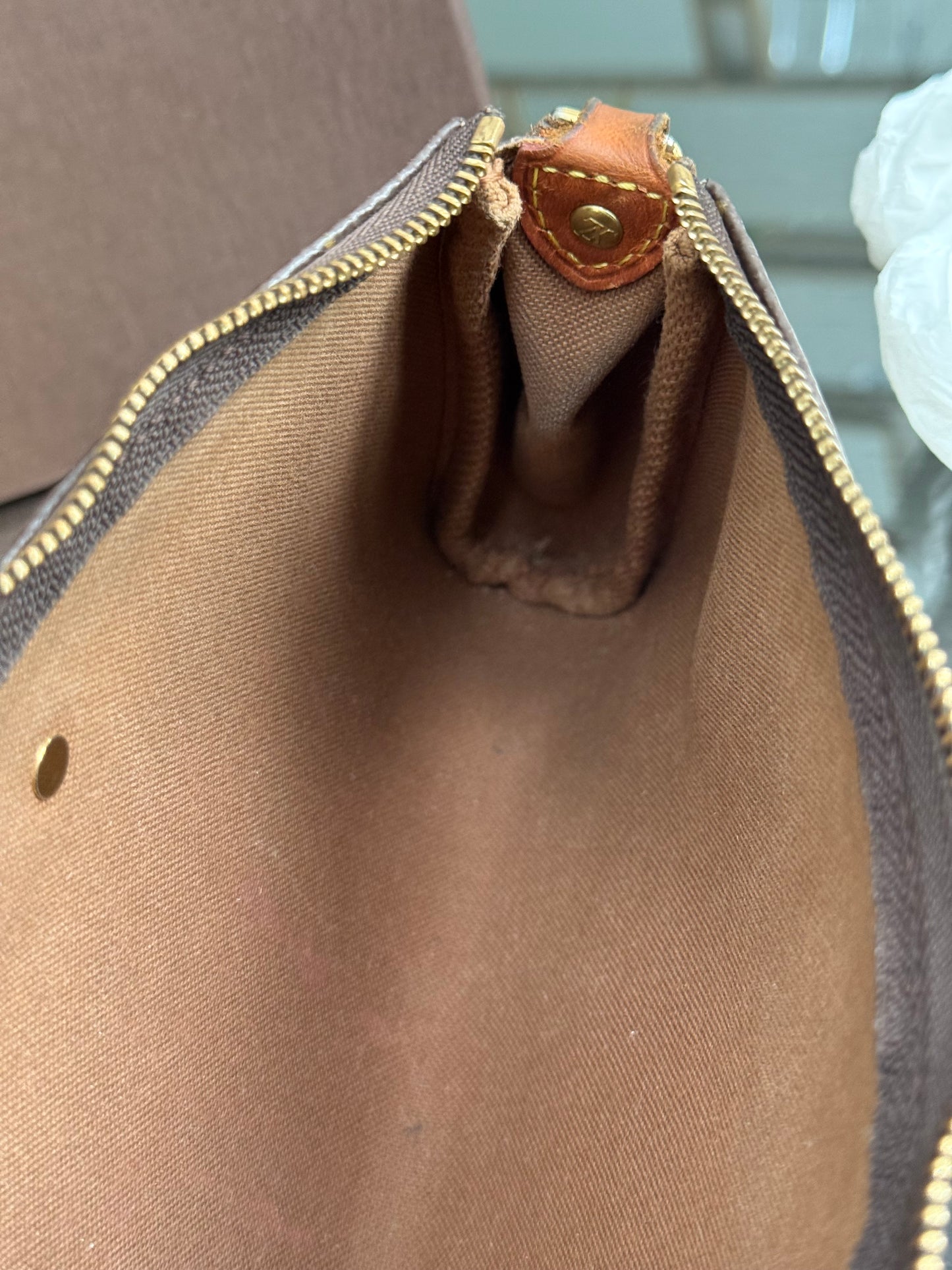 Eva Clutch Crossbody with Dustbag and Box🗓️ Year: 2015