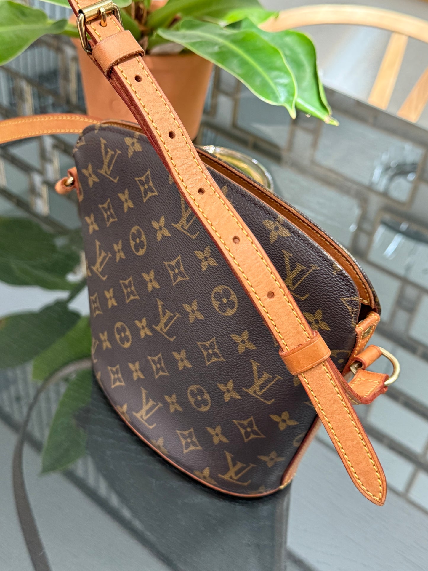 Drouot Crossbody
π
Year: 2000